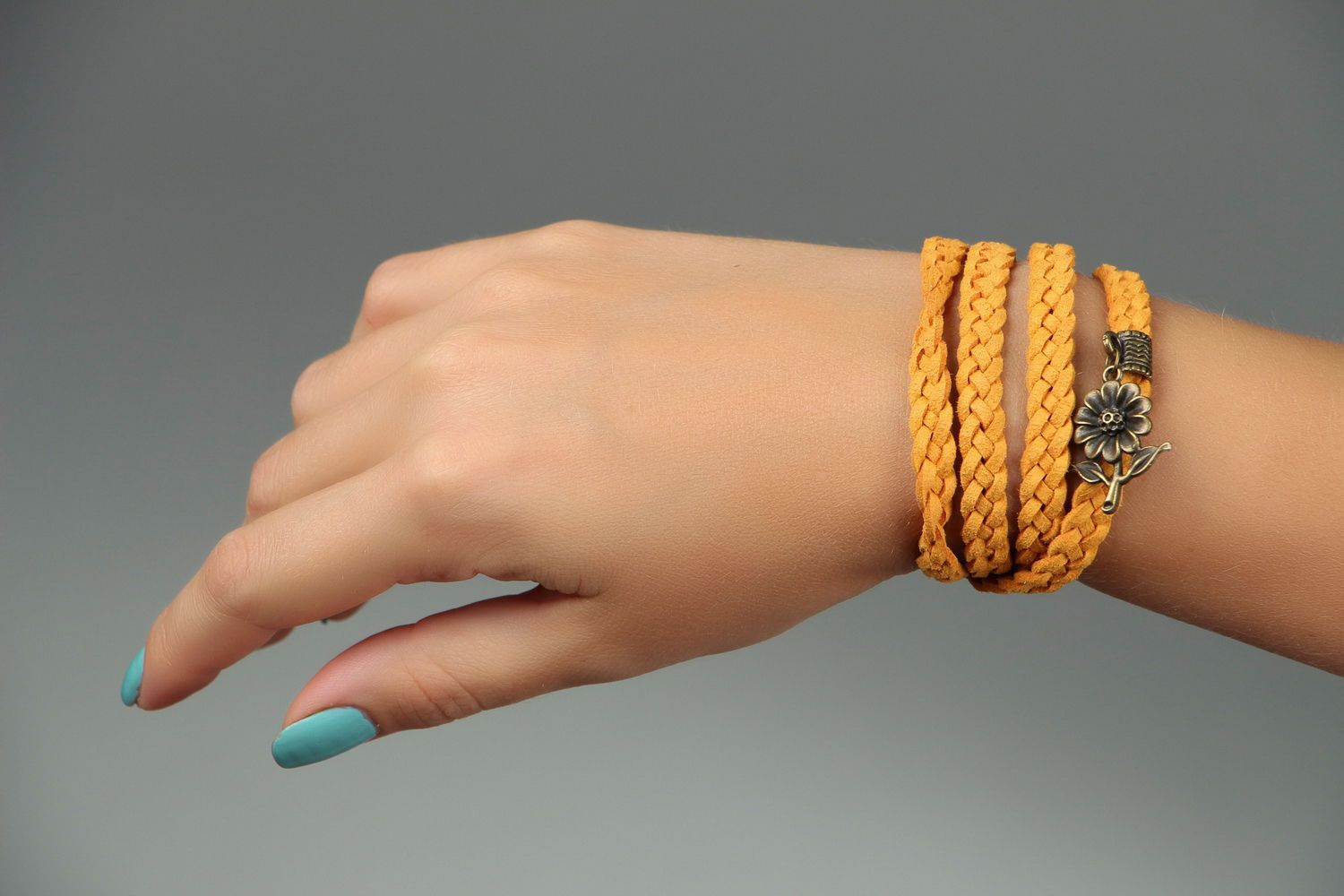 Suede braided bracelet with pendant photo 4
