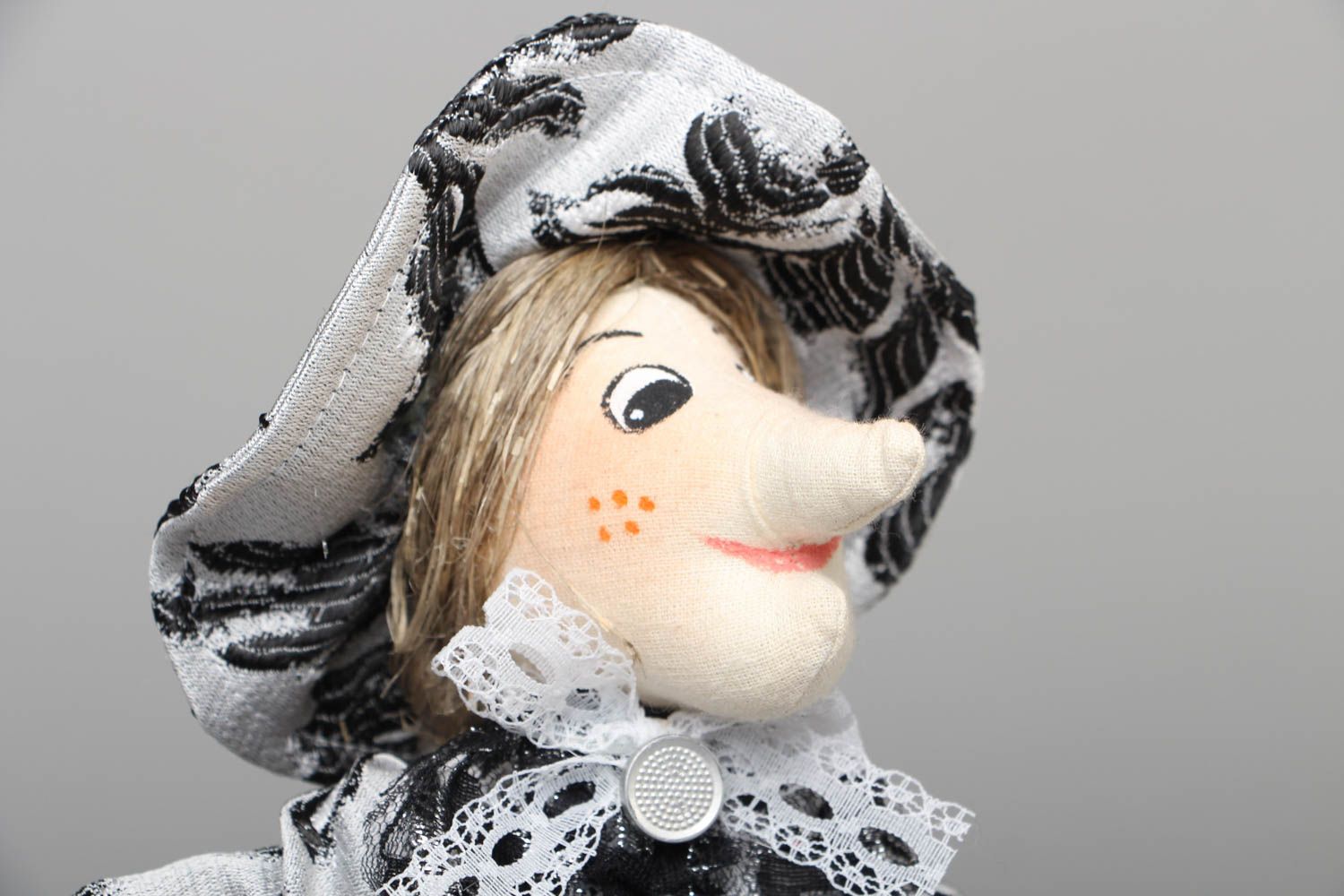 Muñeca de tela Señora con ratón foto 2