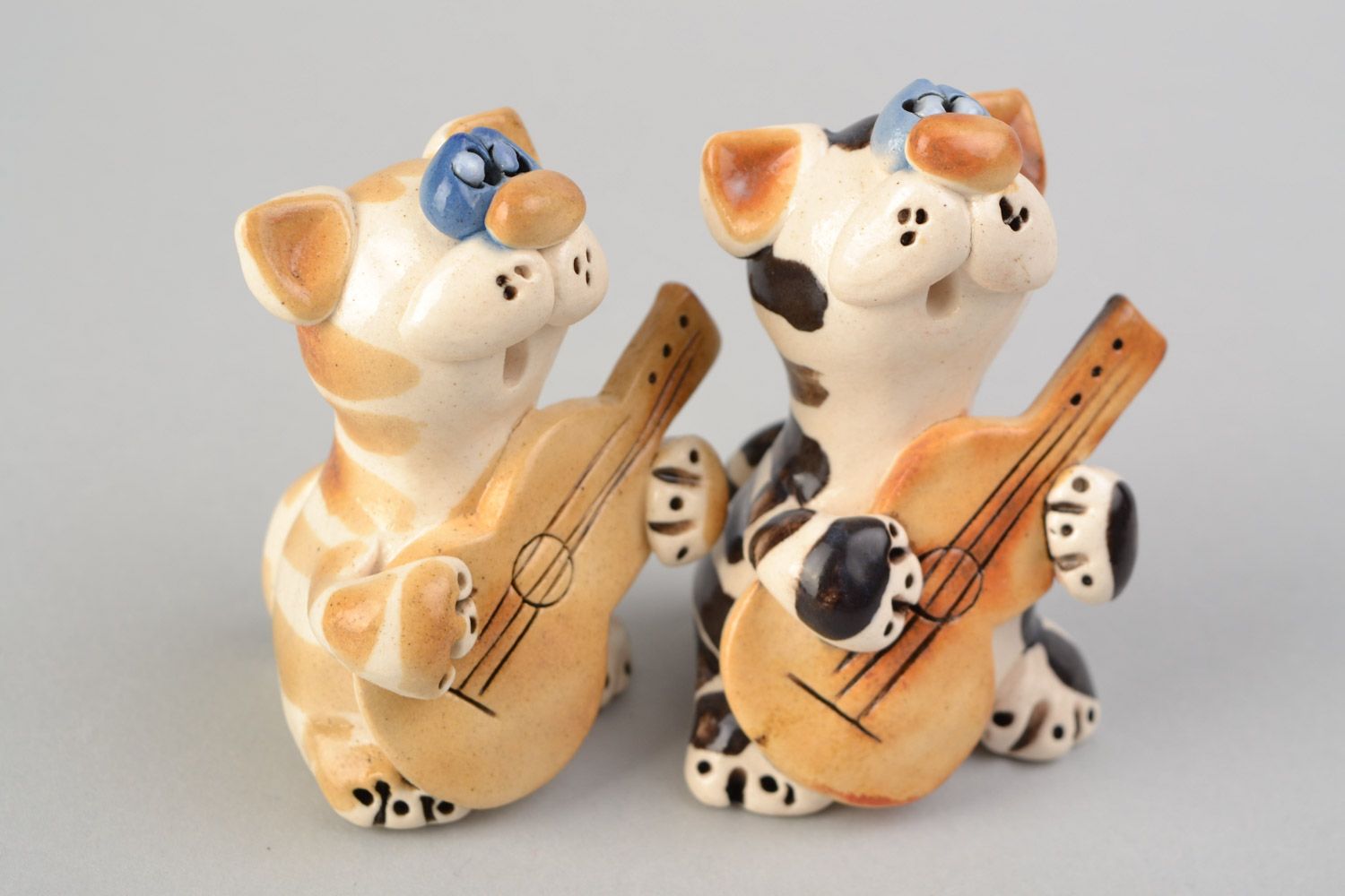 Set of 2 handmade decorative ceramic figurines of cats musicians with guitars photo 1