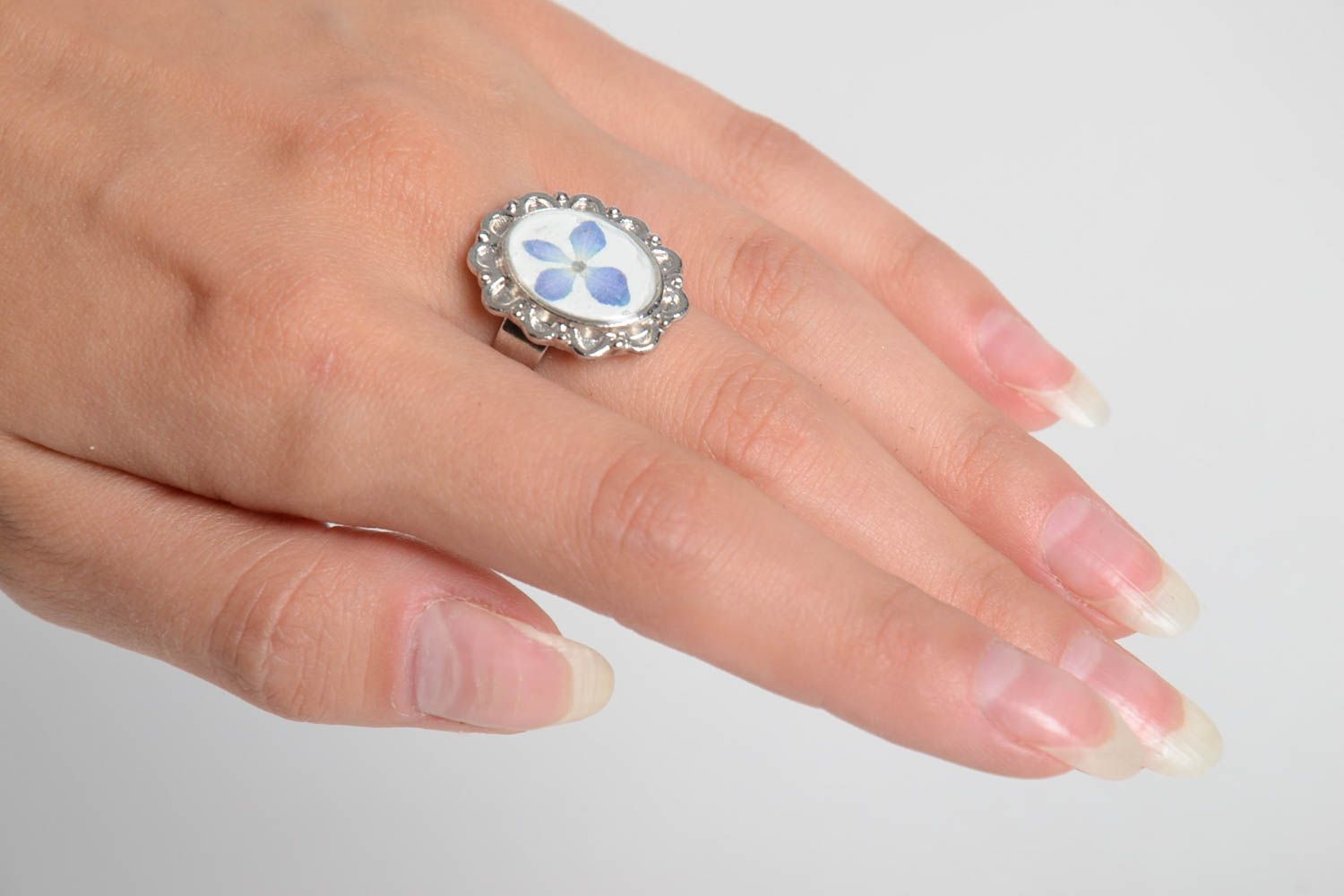 Красивое кольцо с гортензией кольцо ручной работы кольцо из эпоксидной смолы фото 2