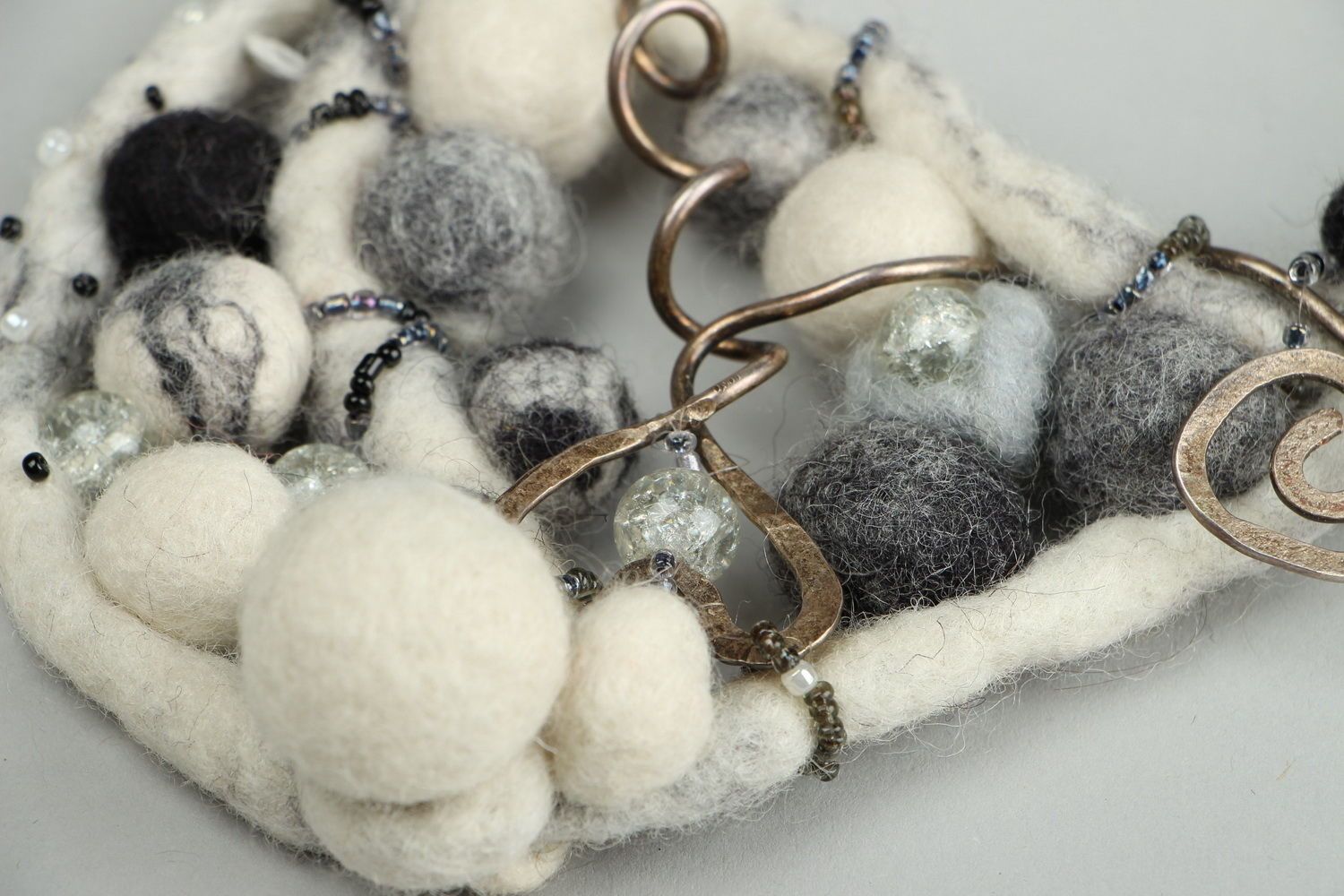 Necklace made ​​of wool and metal Northern Sun photo 3