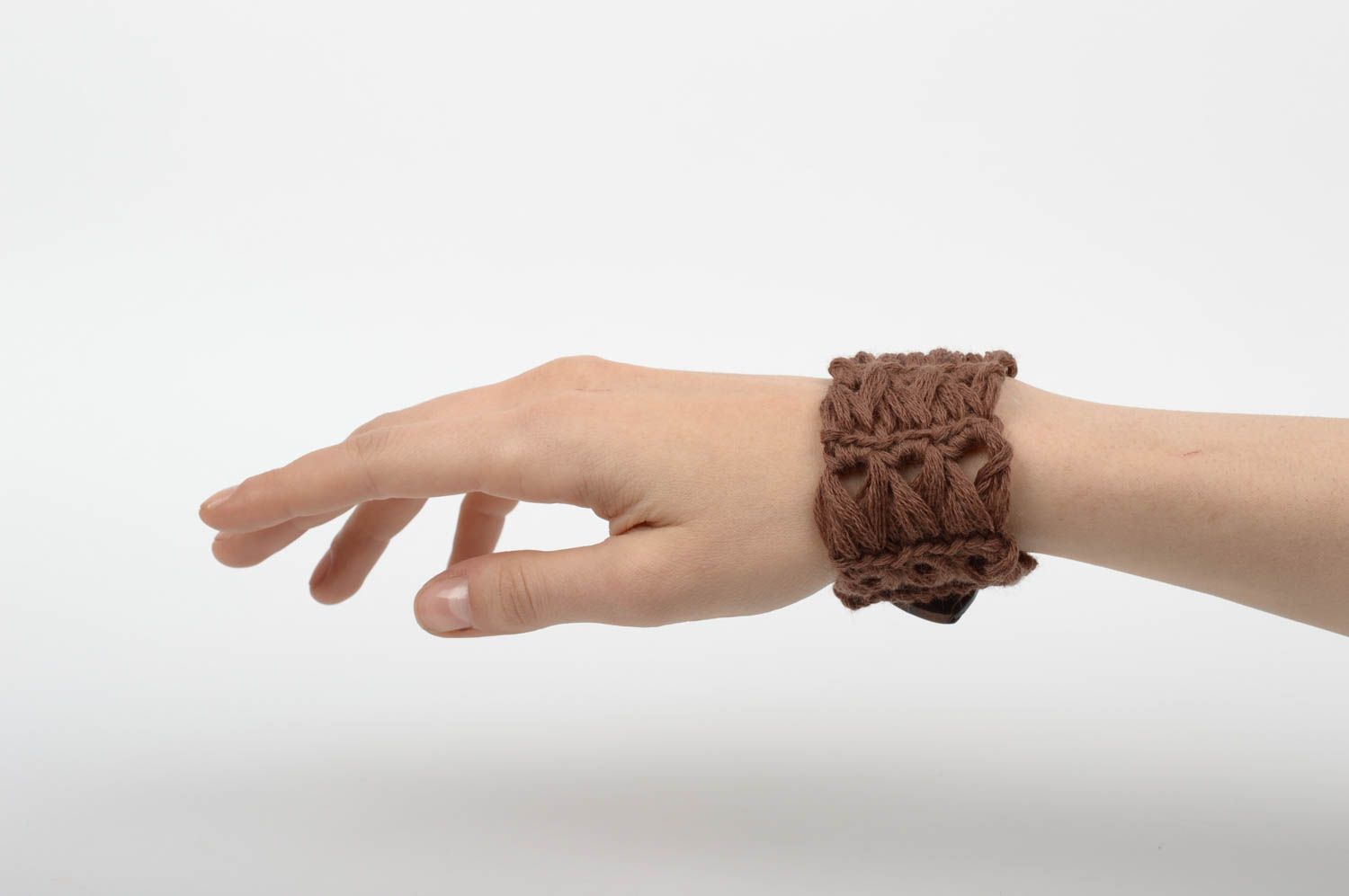 Bracelet textile Bijou fait main large brun tressé en fils Accessoire femme photo 1