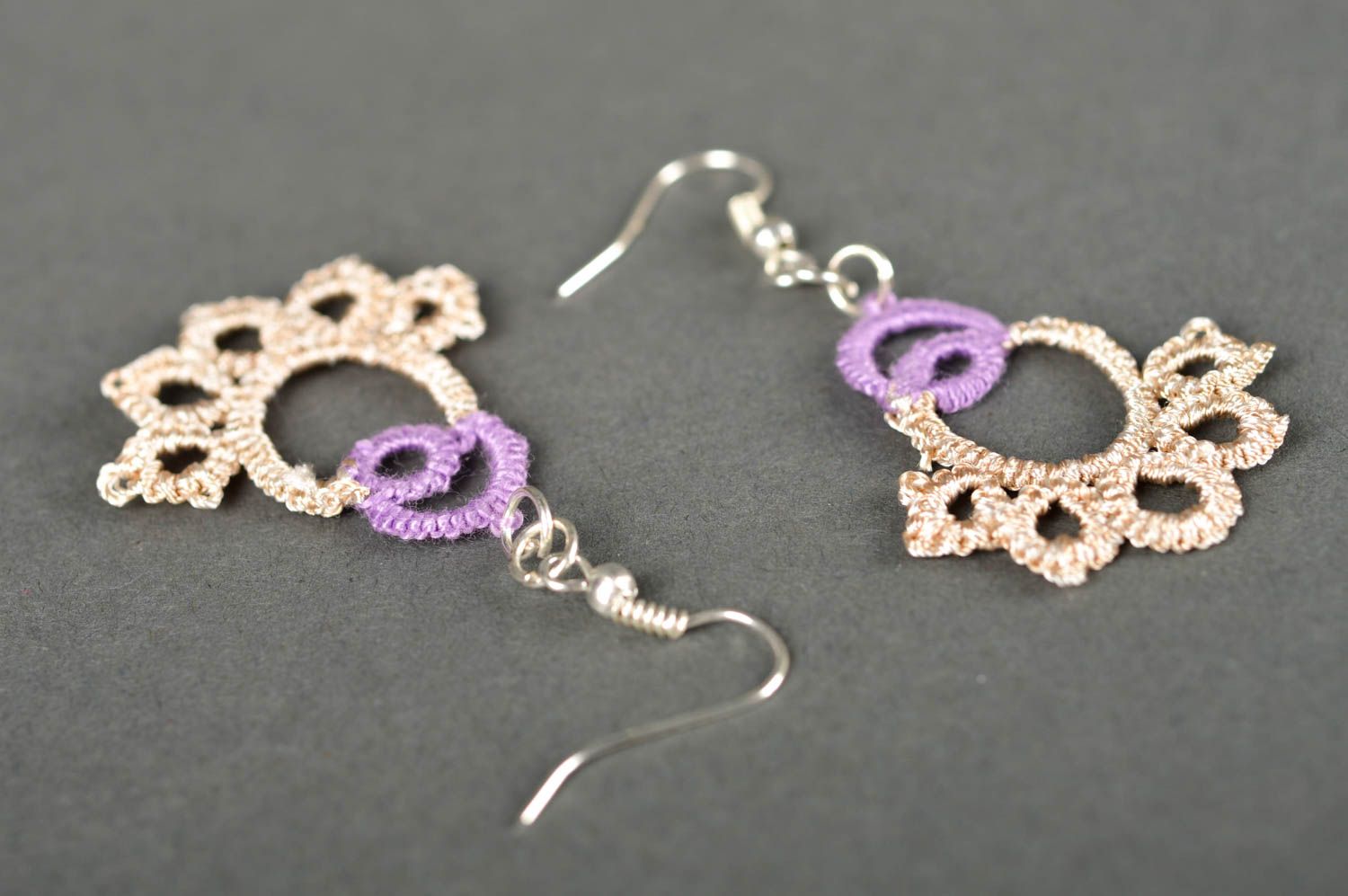 Handmade Occhi Schmuck zarte lange Ohrringe Accessoire für Frauen violett beige foto 5