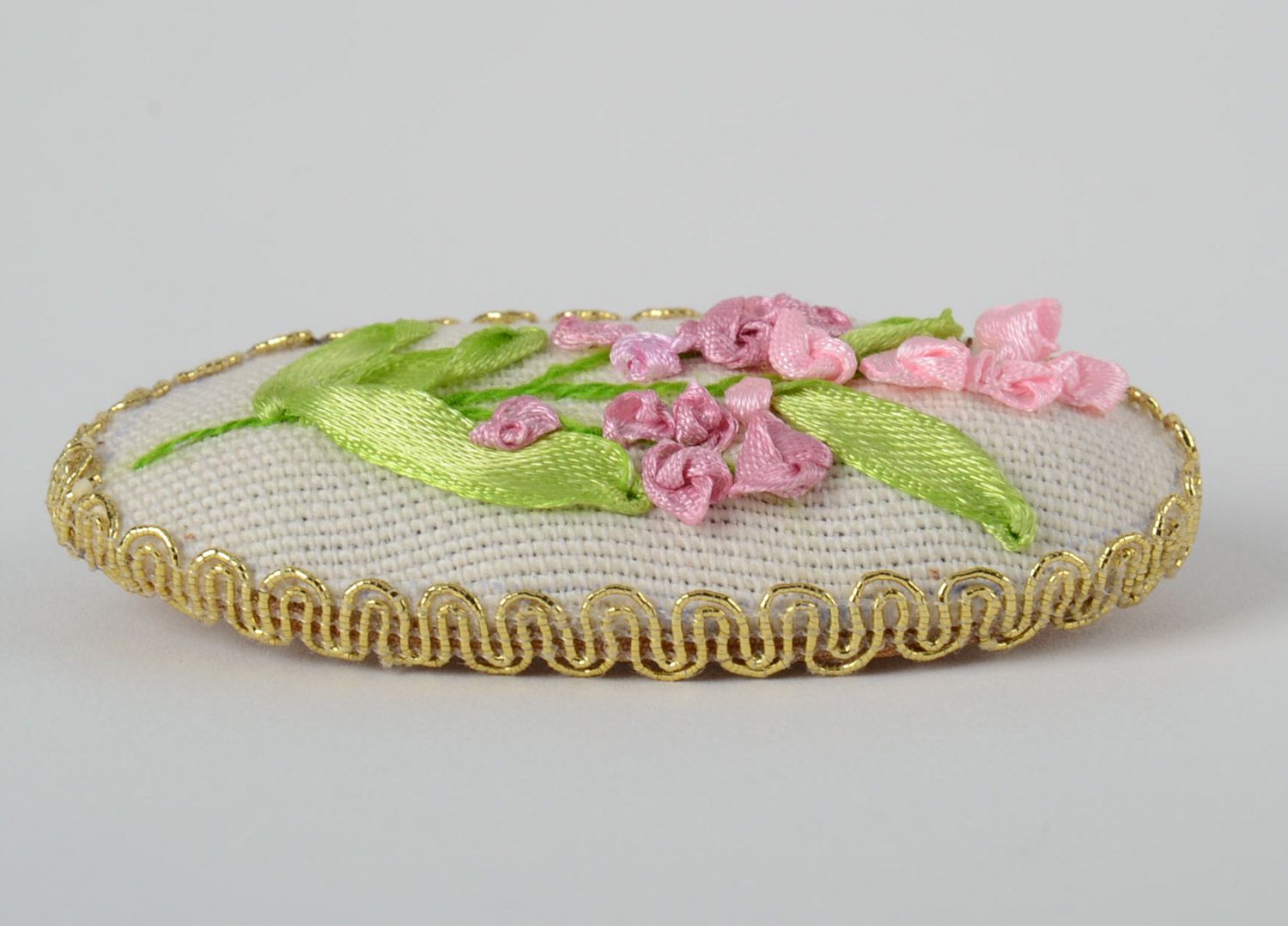 Handmade textile brooch with pink flowers satin ribbon embroidery photo 3