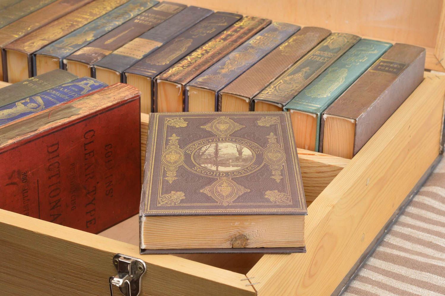 Designer jewelry box wooden hand crafted coffret book for money secret box photo 1