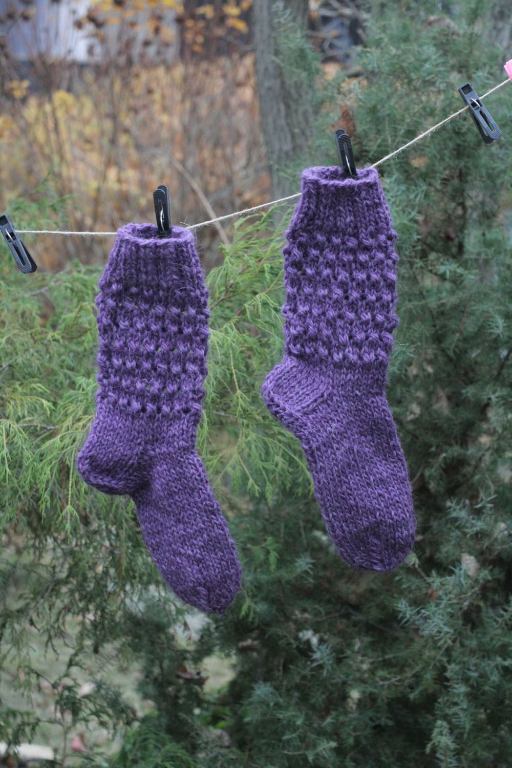 Chaussettes tricotées laine violettes originales photo 1