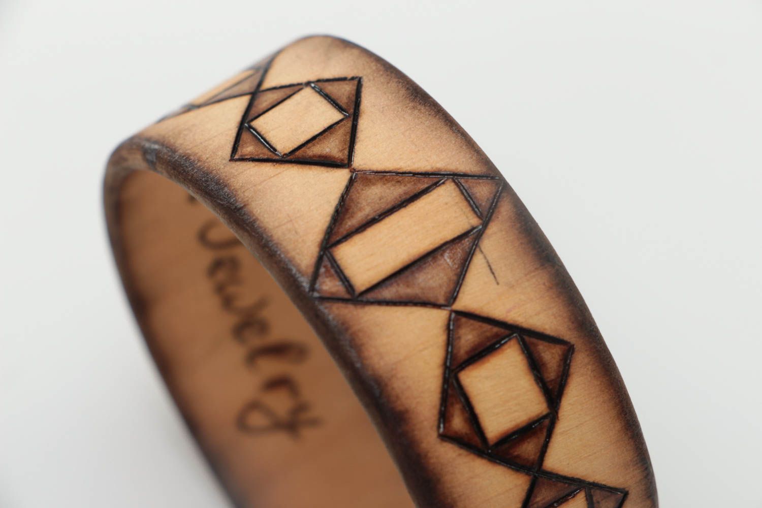 Handmade Holz Armband originell Designer Schmuck Frauen Accessoire mit Prägung foto 4