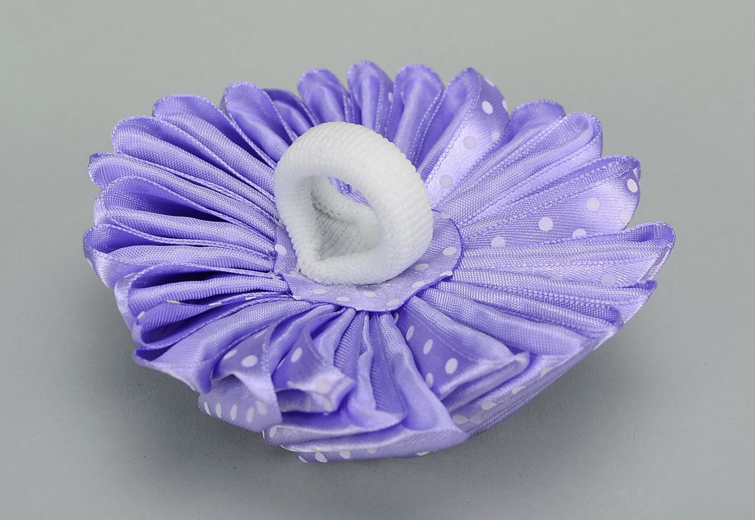 Резинка для волос с атласным цветком Фиолетовая фото 2