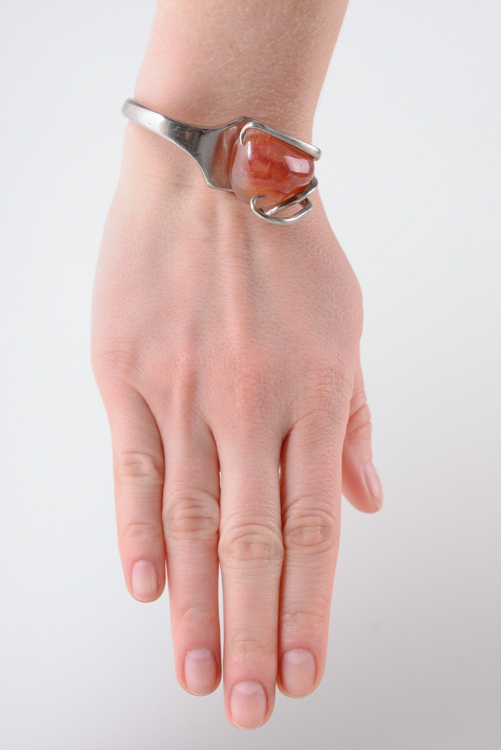 Bracelet en métal fait main design original avec pierre naturelle orange photo 3