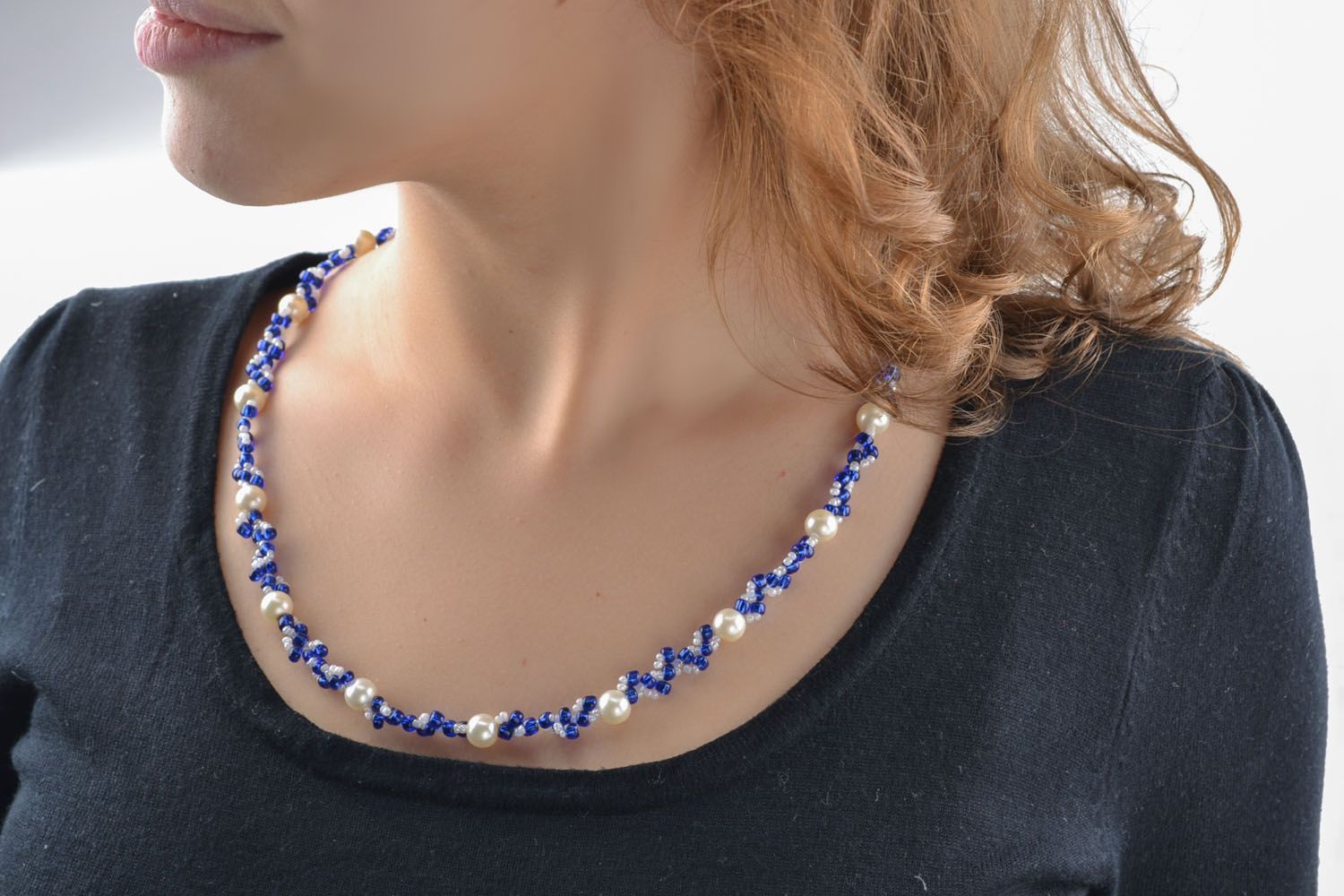 Blue and white beaded necklace photo 5