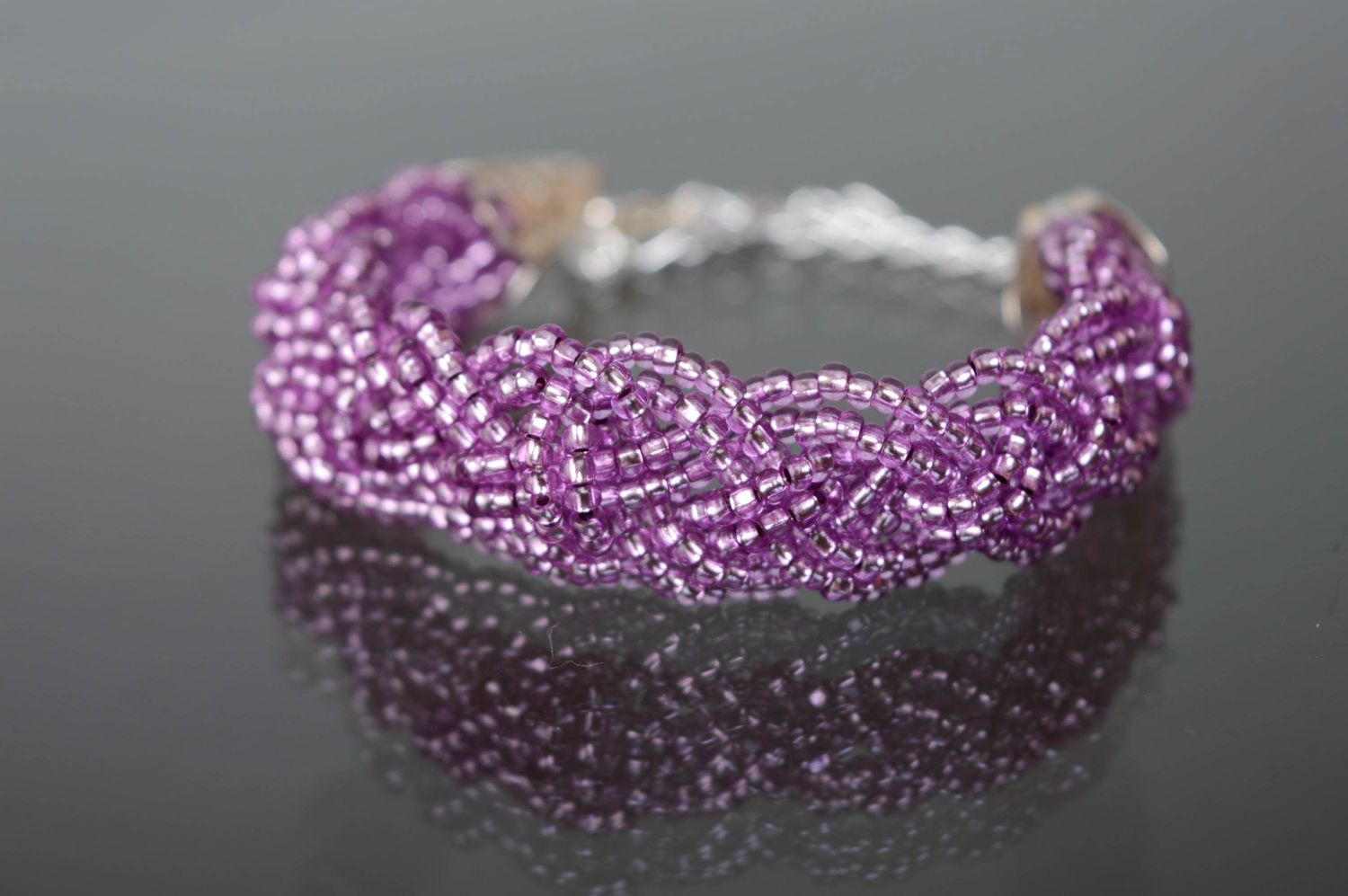 Beaded bracelet of lilac color photo 1