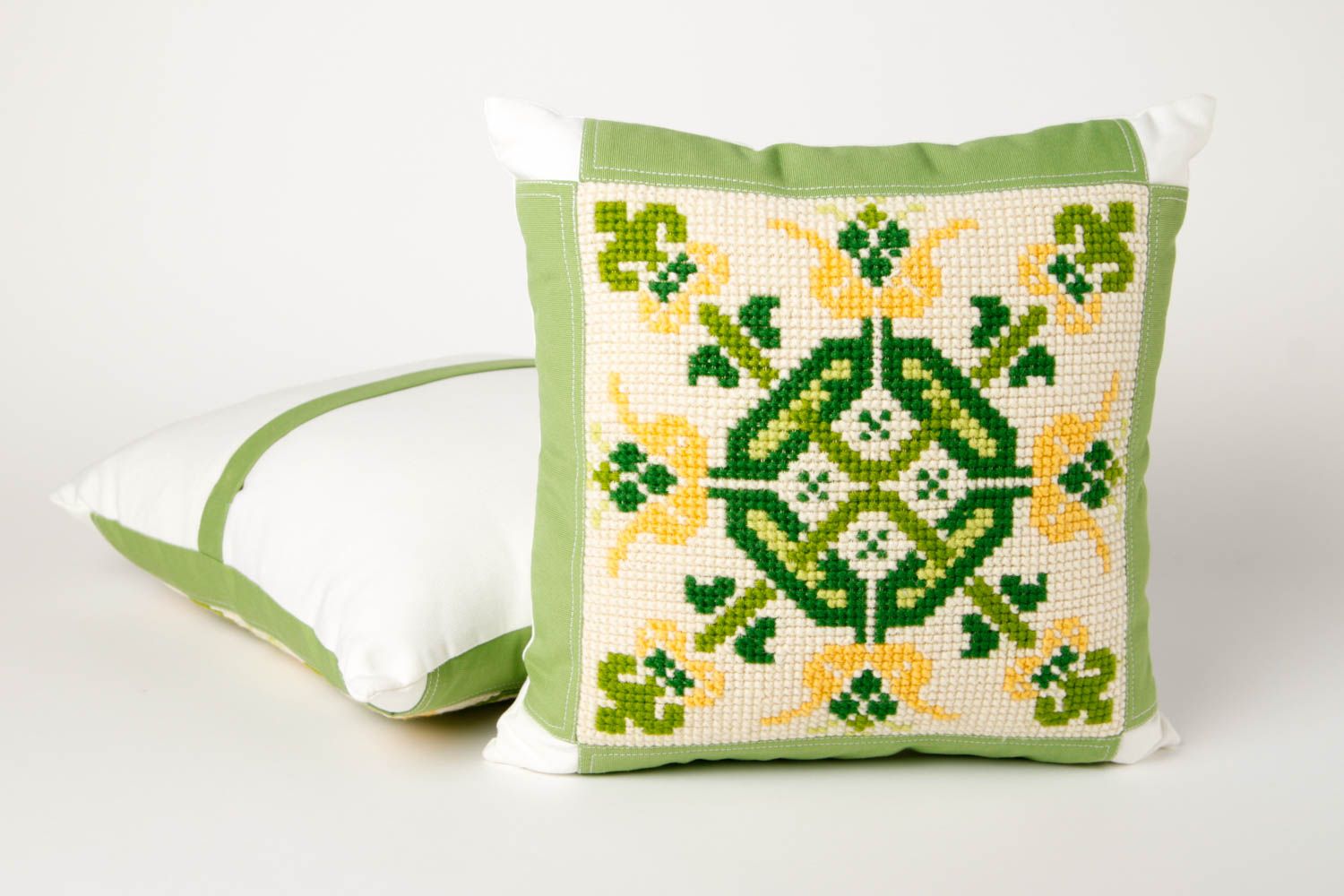 Beautiful handmade throw pillow cushion design cool bedrooms gift ideas photo 1