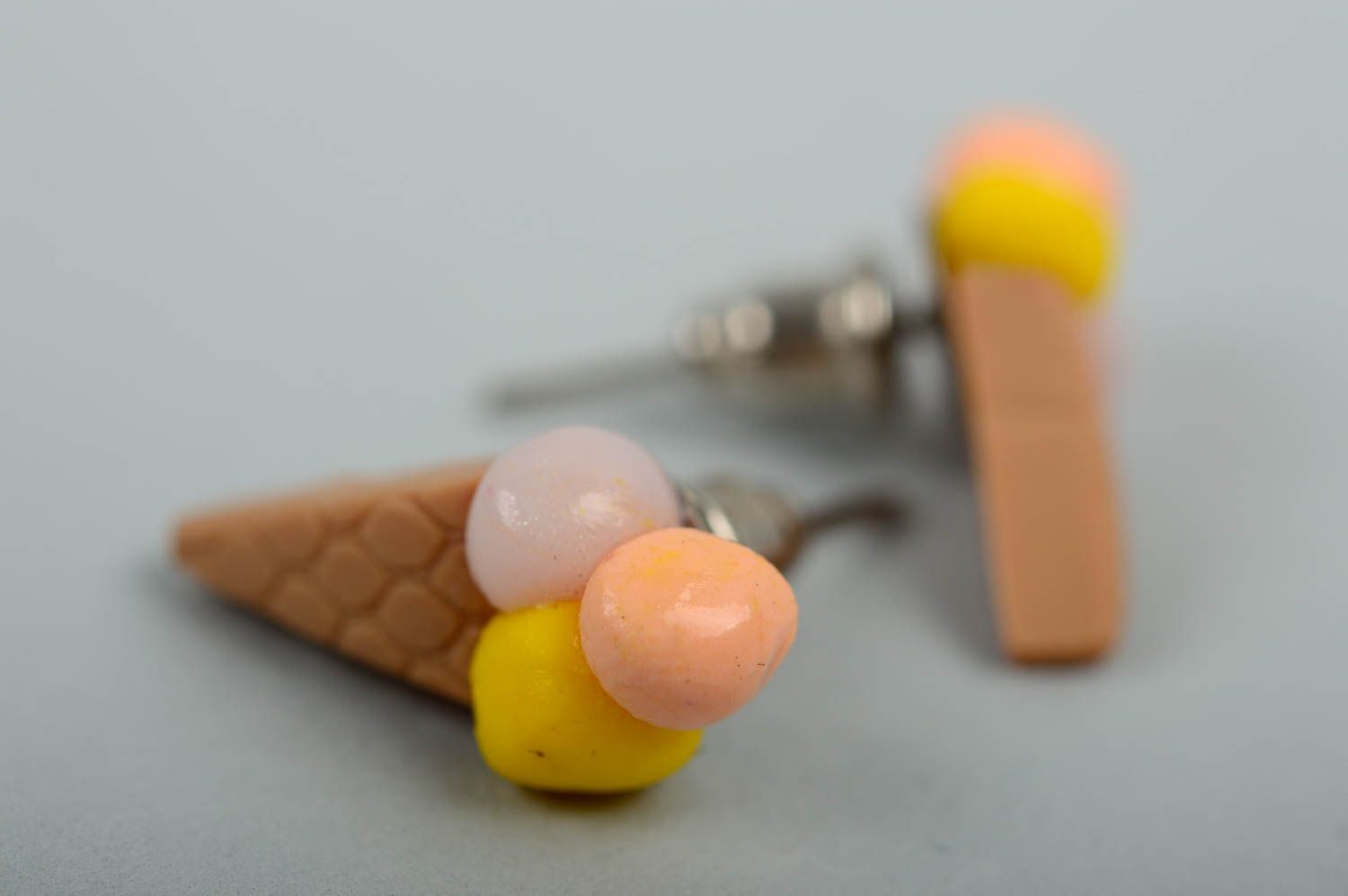 Handmade Damen Ohrstecker Designer Schmuck Ohrringe Eis aus Polymer Ton foto 4