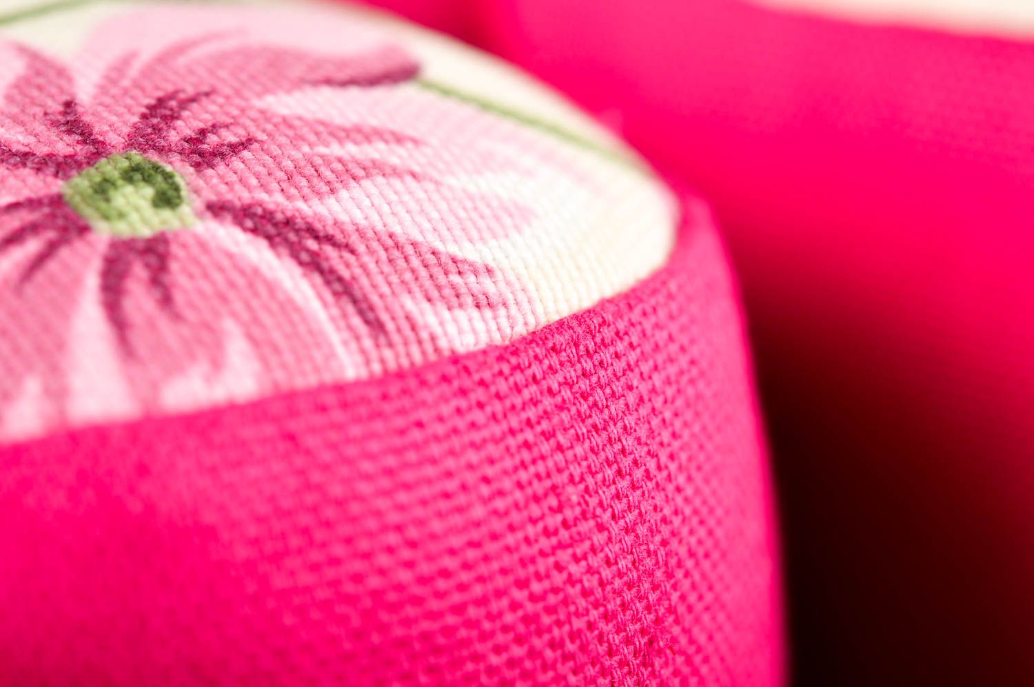 Декоративная подушка ручной работы подушка-буква Е розовая подушка на диван фото 3