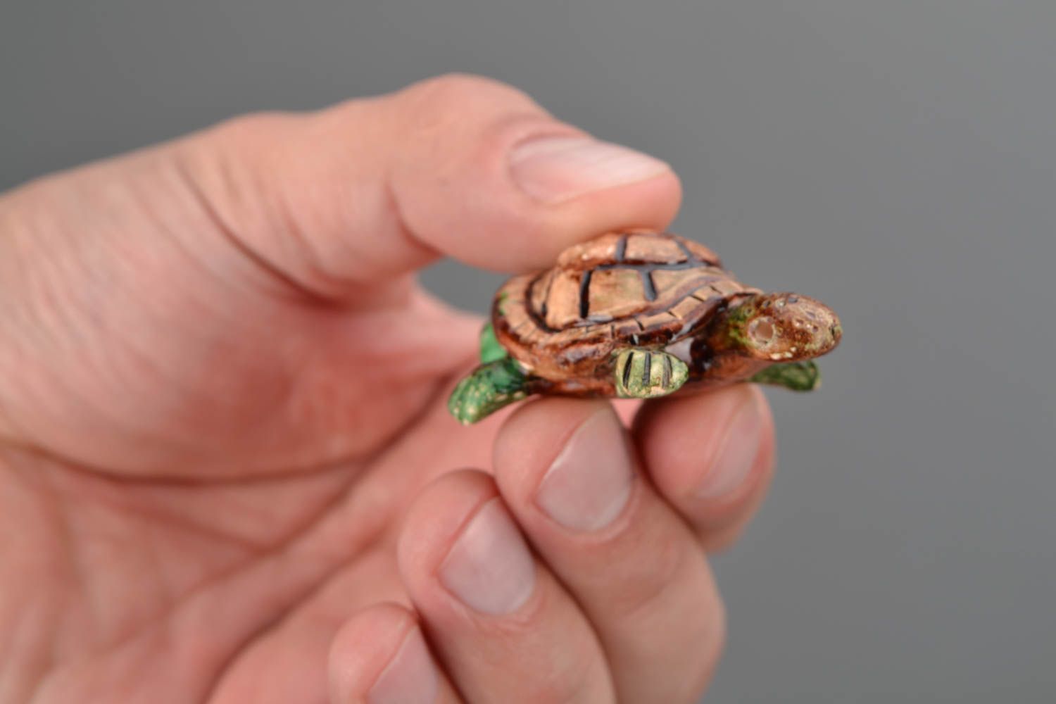 Handgemachte Lippenpfeife aus ton Schildkröte foto 2