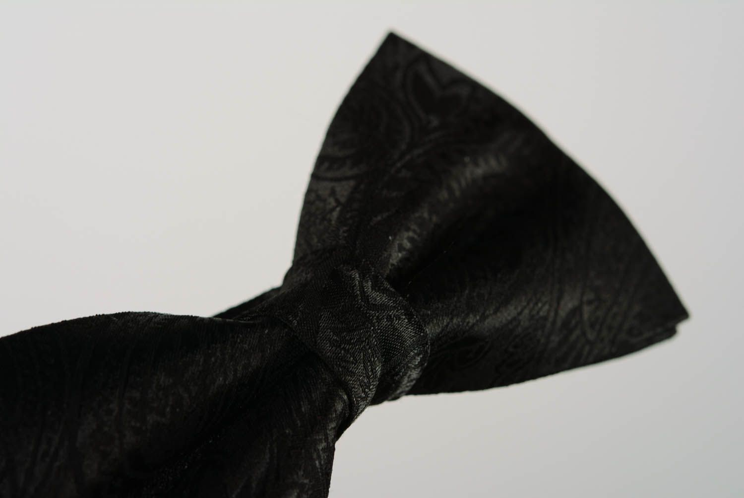 Black bow tie photo 4