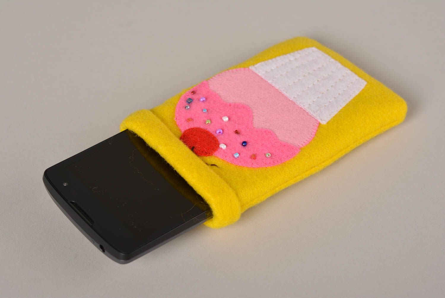 Étui smartphone fait main Accessoire smartphone jaune avec cake Cadeau original photo 2