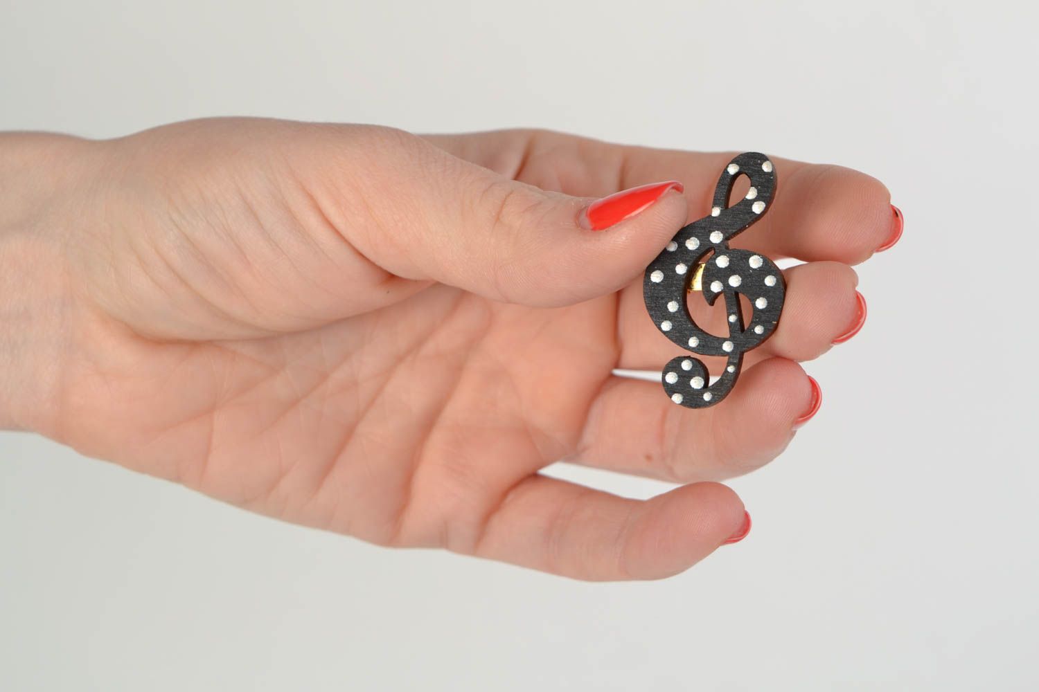Handmade wooden brooch painted with acrylics in the shape of treble clef photo 2