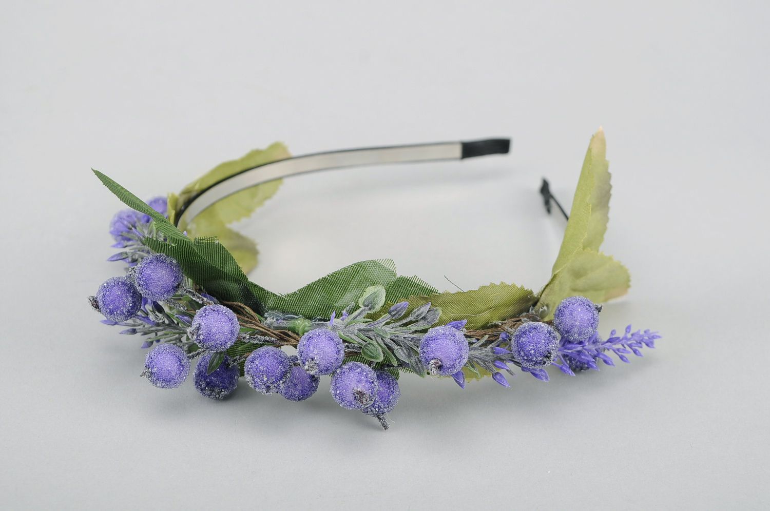 Hairband made of candied berries photo 3