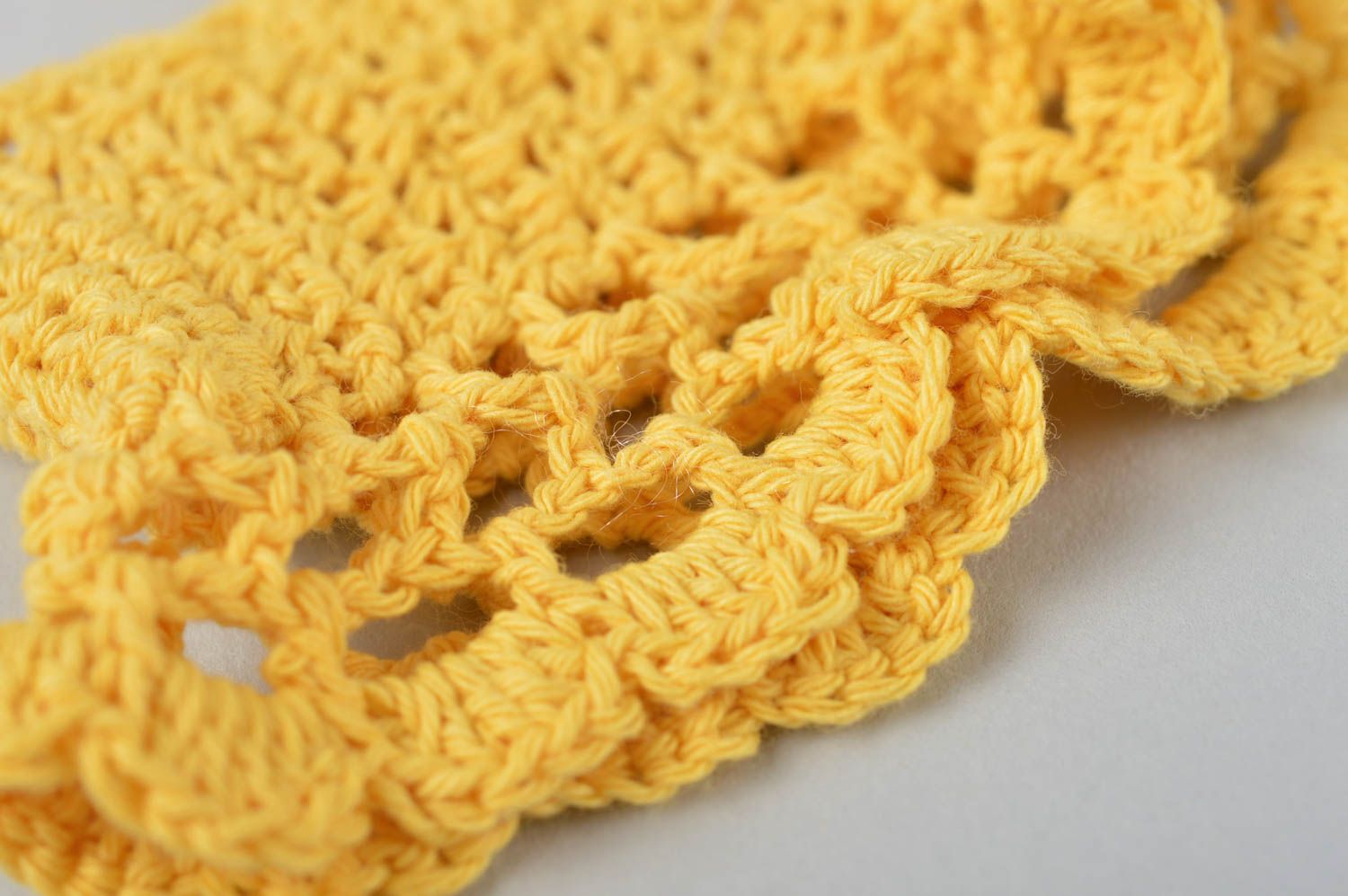 Robe tricot au crochet faite main Robe pour enfant jaune-blanc Vêtement enfant photo 2