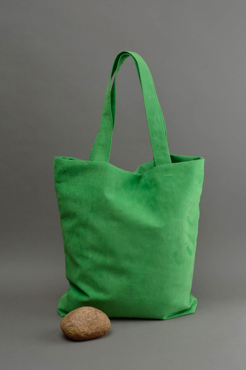 Зеленая сумка из искусственной замши с внутренним карманом на магните хенд мейд фото 1