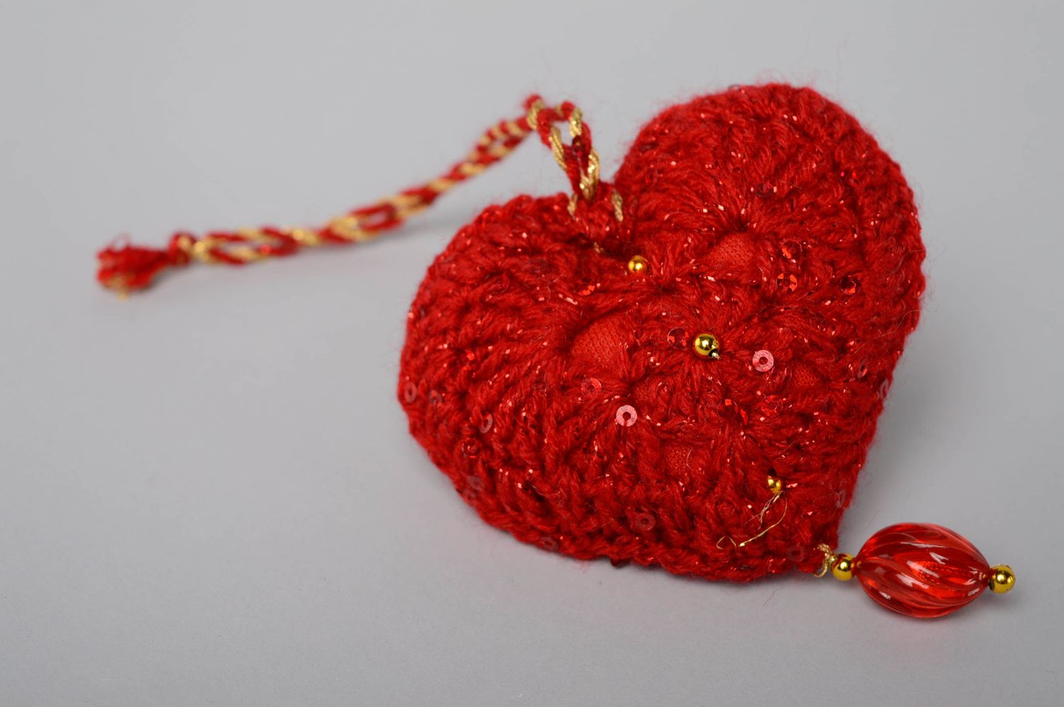 Red crochet heart pendant photo 1
