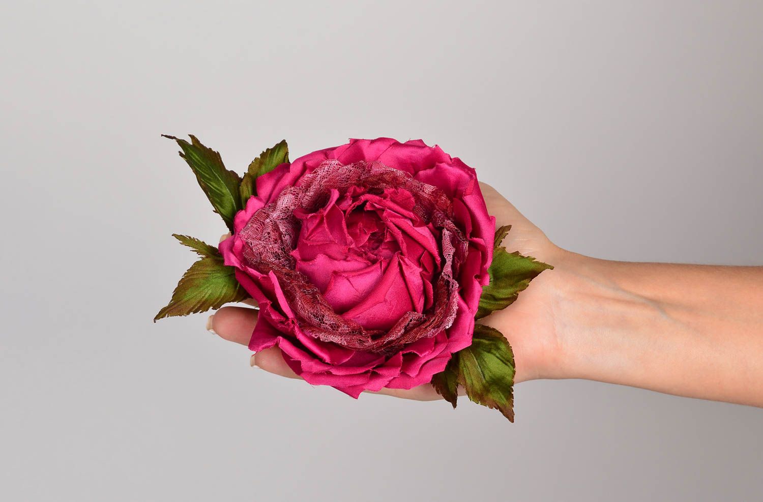 Брошь из шелка хэнд мэйд брошь-заколка пурпурная роза авторская бижутерия фото 5