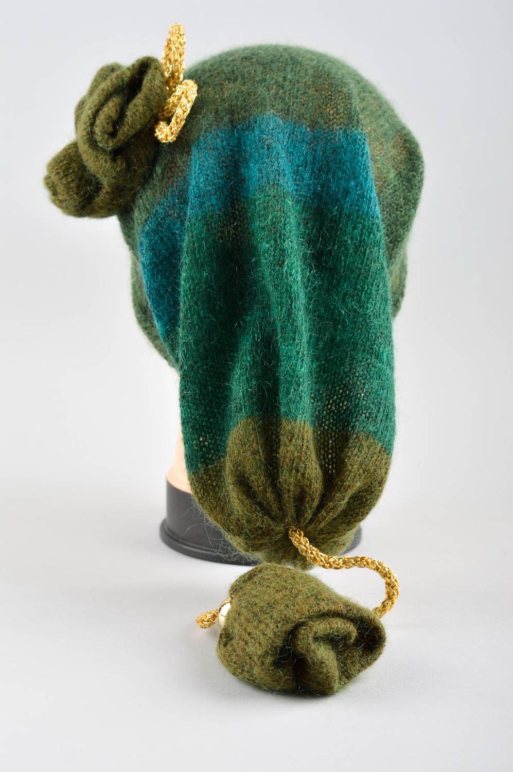 Bonnet tombant femme fait main en laine vert original Couvre-chef femme hiver photo 3