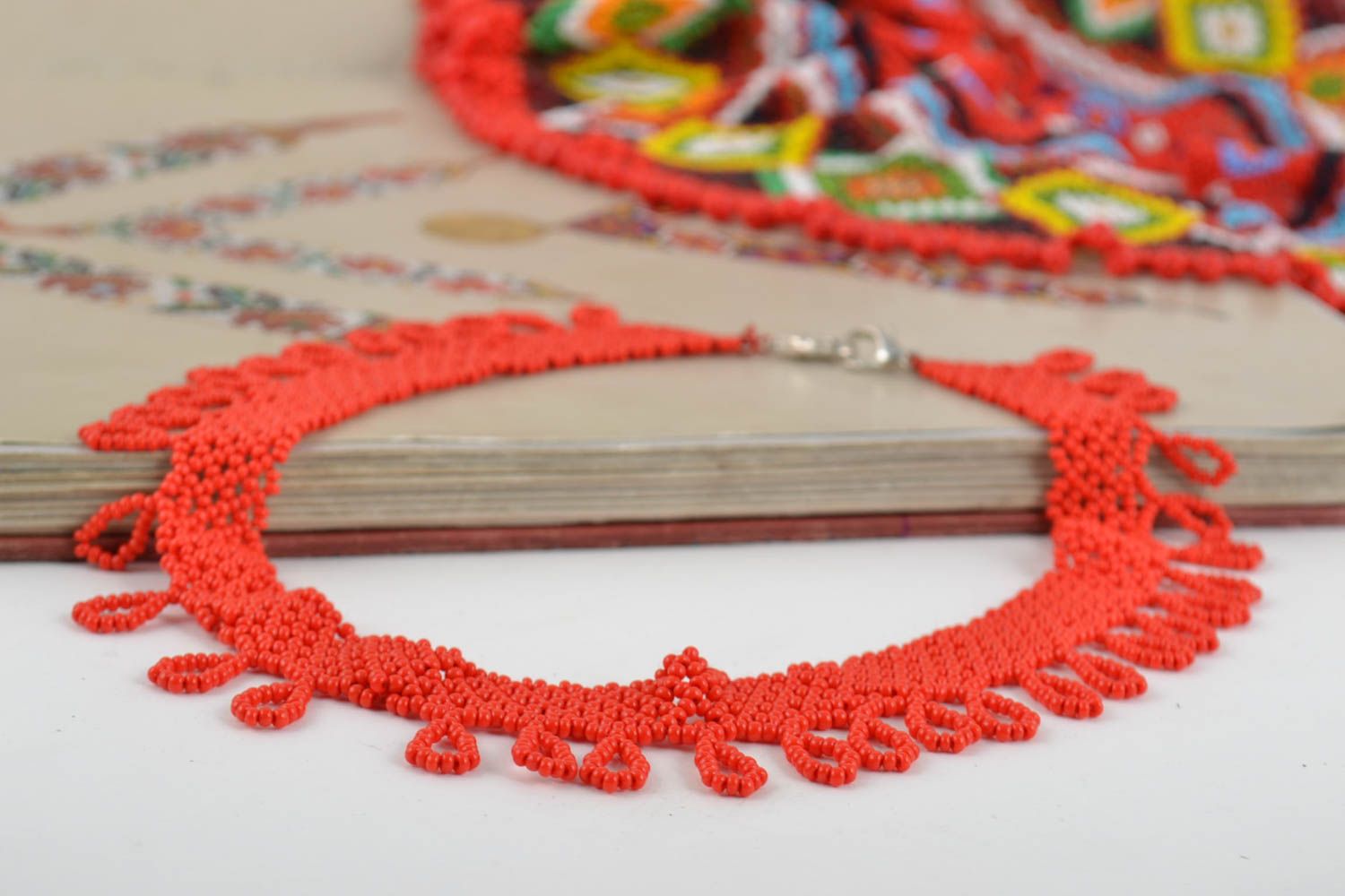 Glasperlen Halskette in Rot handgemacht geflochten originell Collier für Frauen foto 1