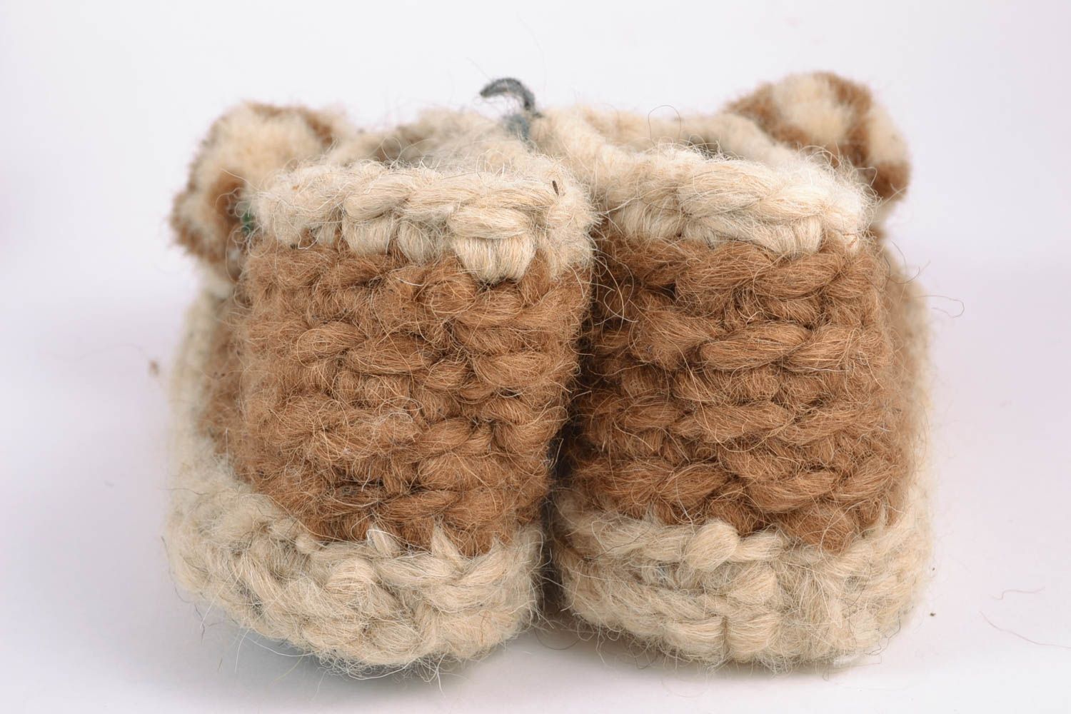 Pantuflas de lana con pompones de color marrón claro foto 4