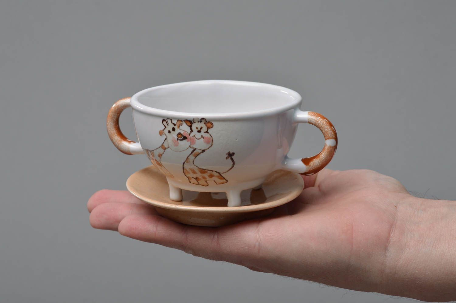 Large porcelain glazed cup with two handles on legs for kids with Giraffes' family pattern photo 4