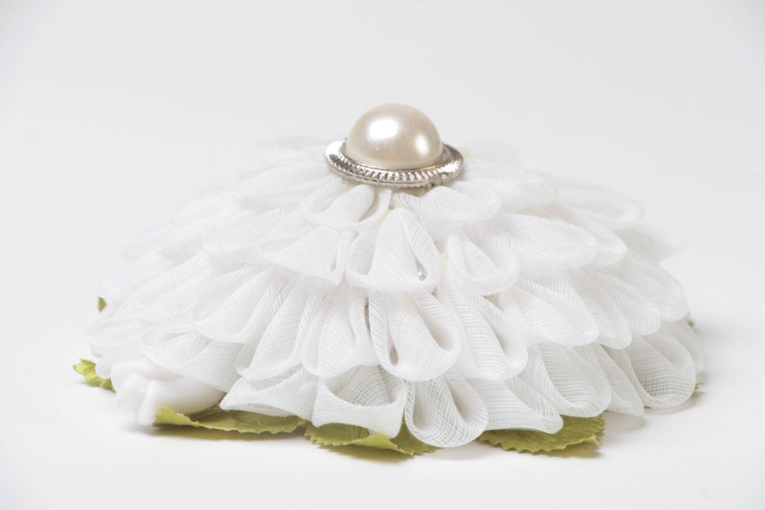Beautiful white handmade textile flower hair clip kanzashi Seashell photo 3