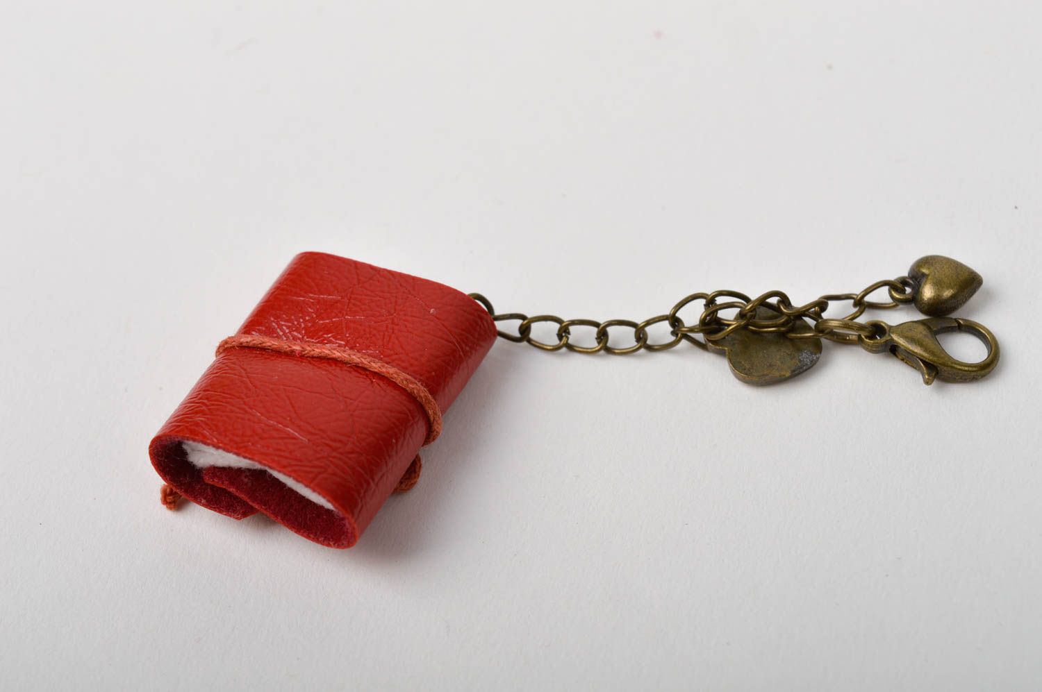 Porte-clés fait main Accessoire design petit bloc-notes rouge Cadeau original photo 5
