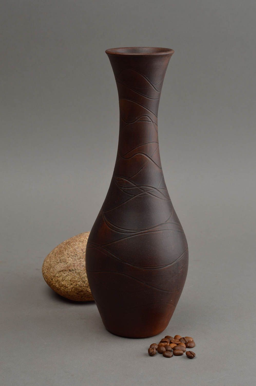 Vase en céramique brun foncé à col haut original fait main 55 cl décoratif photo 1