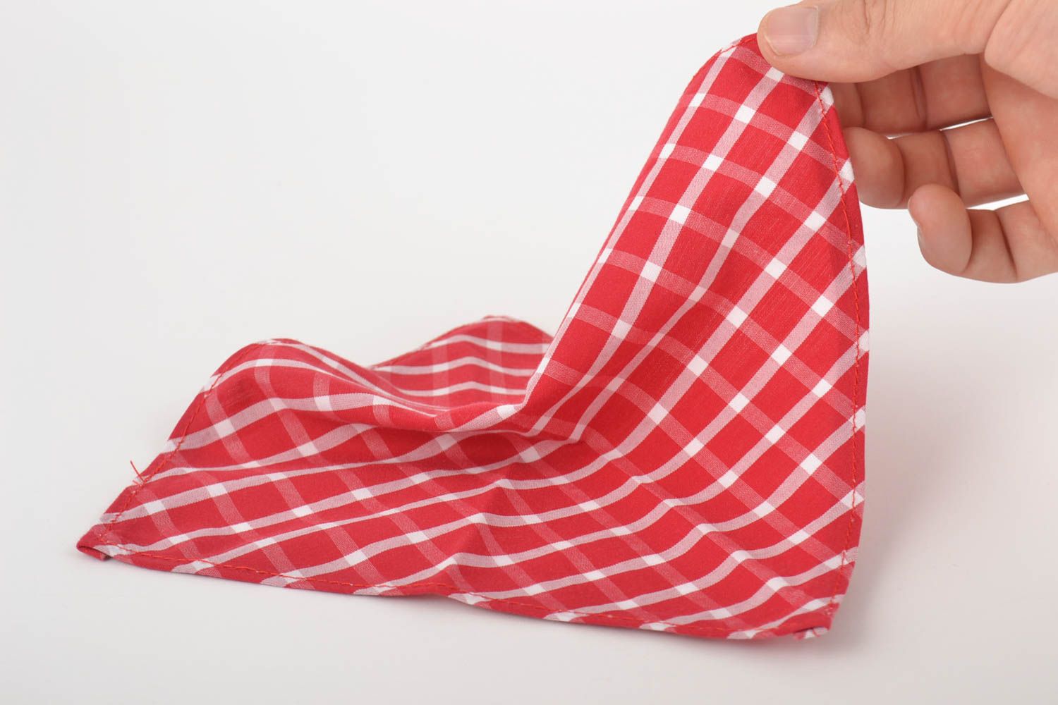 Клетчатый коттоновый нагрудный платок ручной работы красный с белым для пиджака фото 5