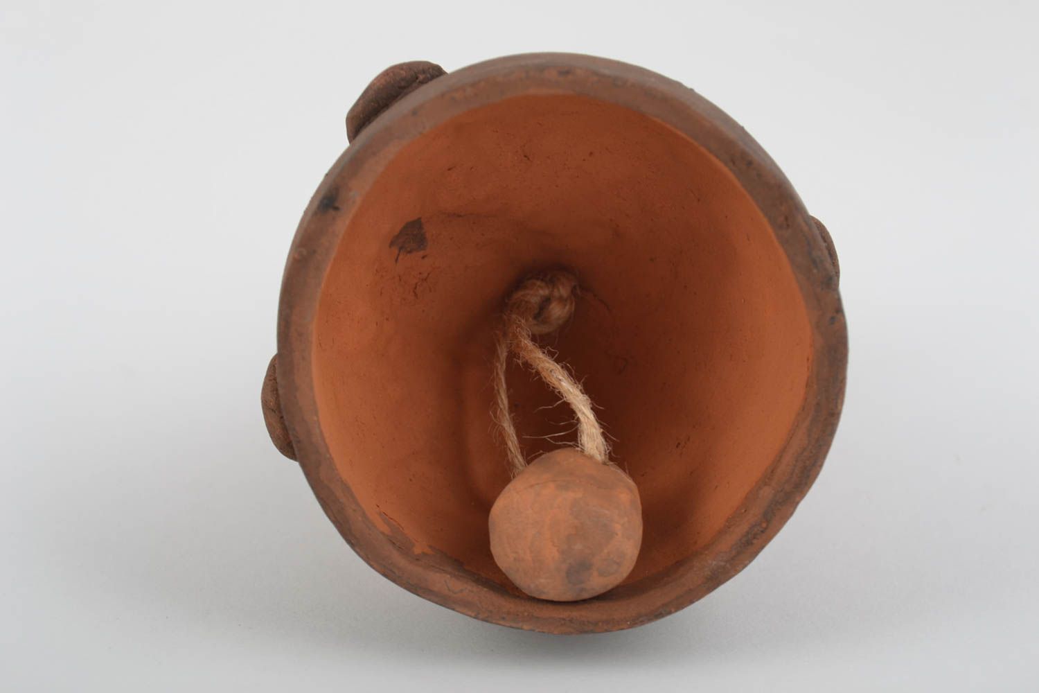 Campana de decoración artesanal cerámica hecha a mano con forma de carnero foto 2