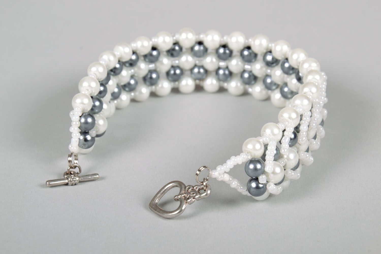  White beaded wrist bracelet in four layers for women photo 3