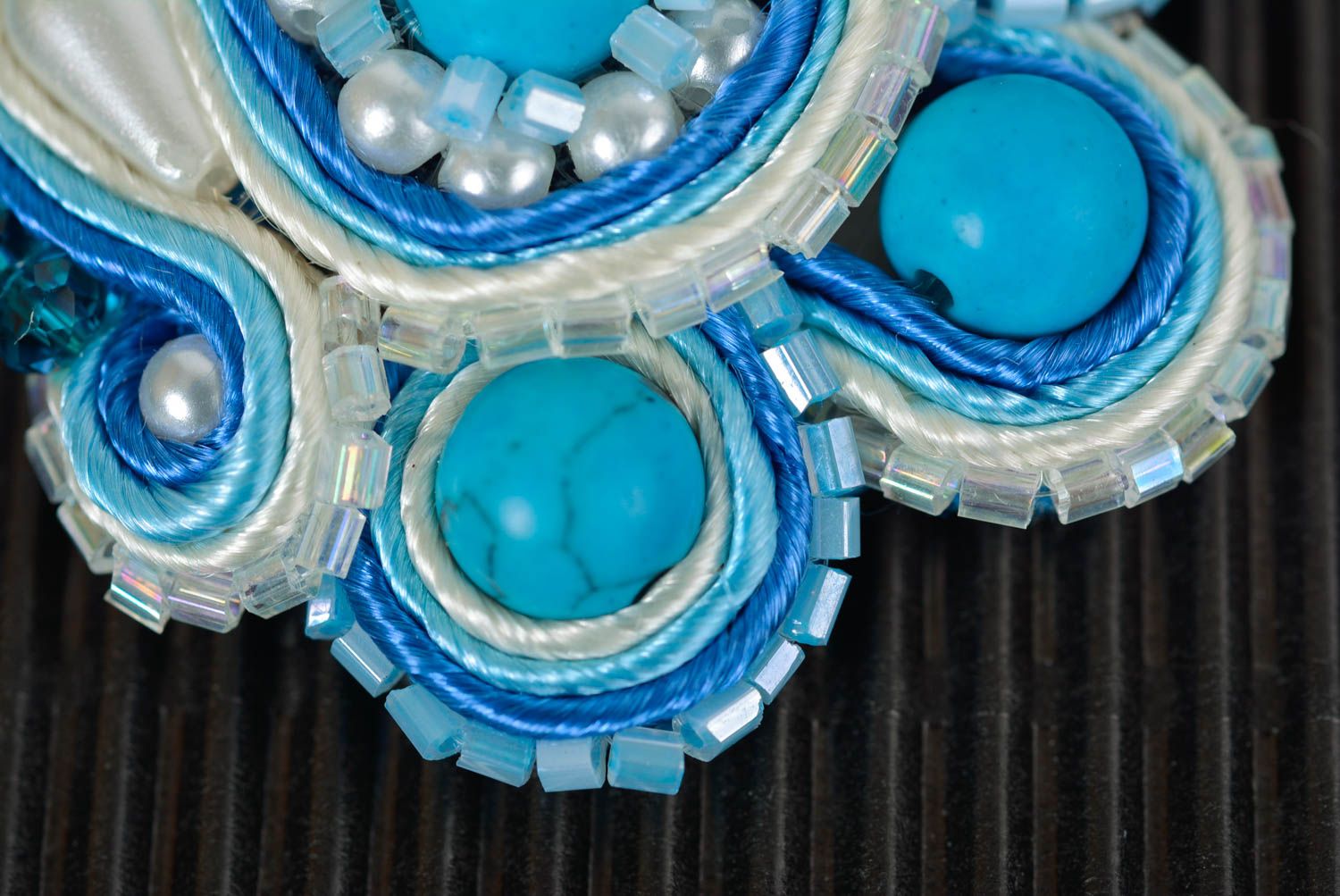 Кулон сутажная вышивка кулон ручной работы вышитый кулон голубой с хрустаалем фото 4