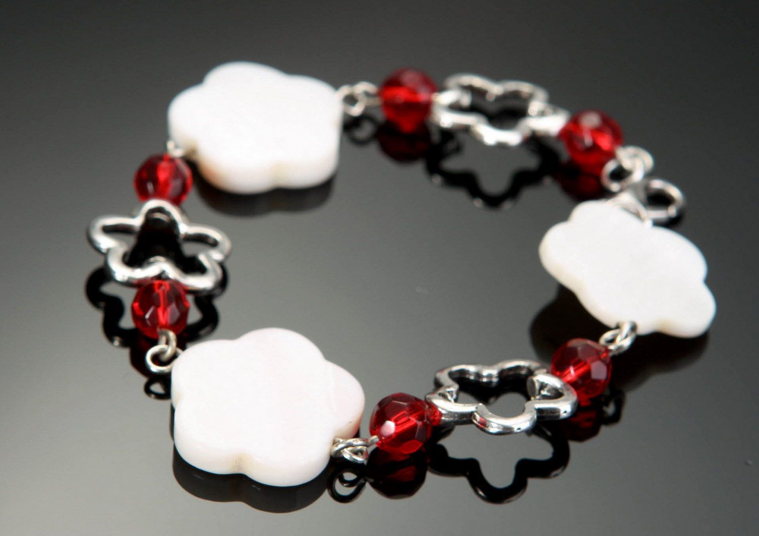 Bracelet with pearls and crystal photo 1