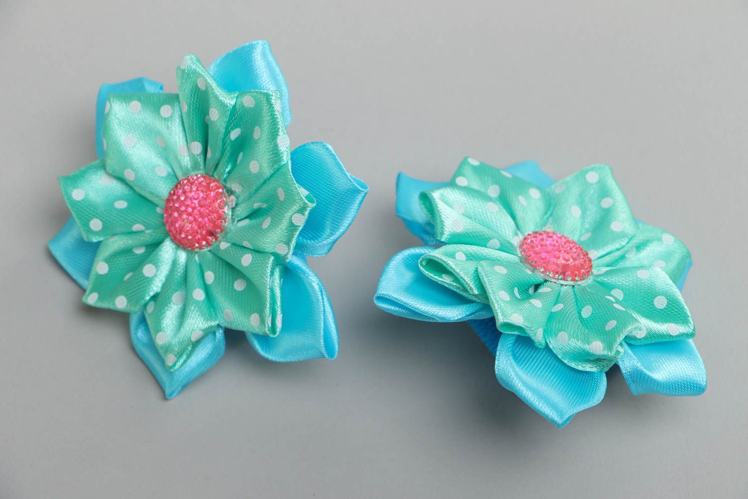 Set of handmade satin ribbons made of satin ribbons turquoise-blue flowers 2 pieces photo 3