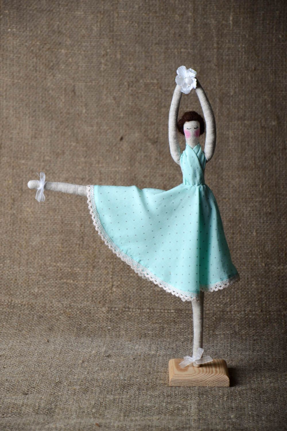 Muñeca de autor hecha a mano con soporte souvenir original juguete decorativo foto 1