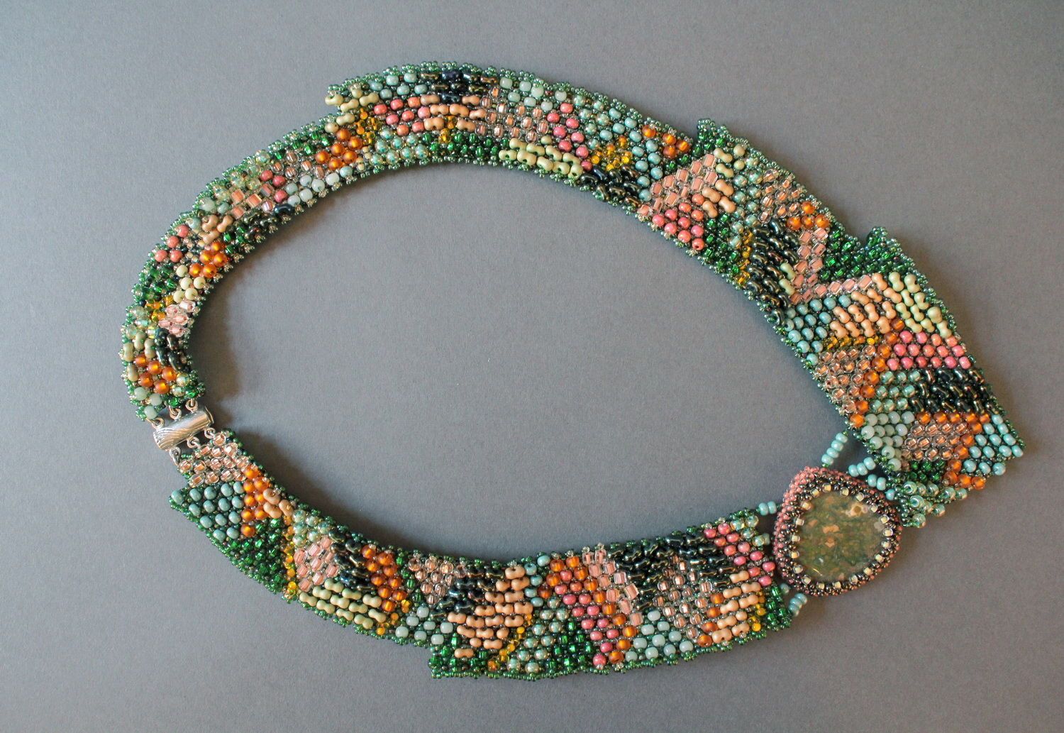 Beaded necklace-collar photo 1