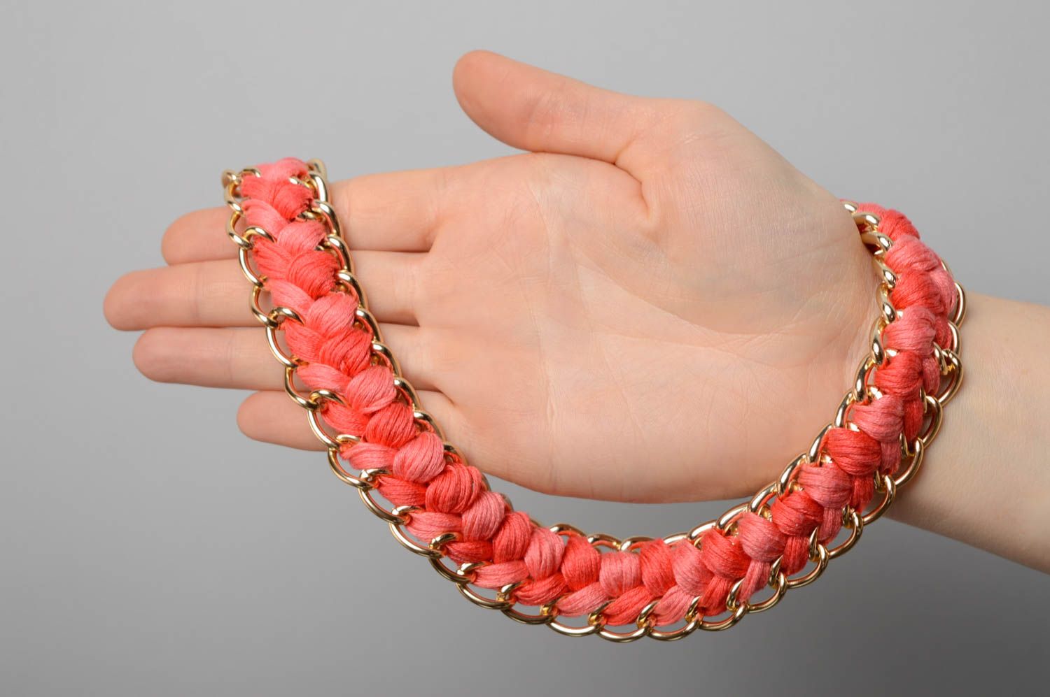 Coral thread necklace with chain photo 3