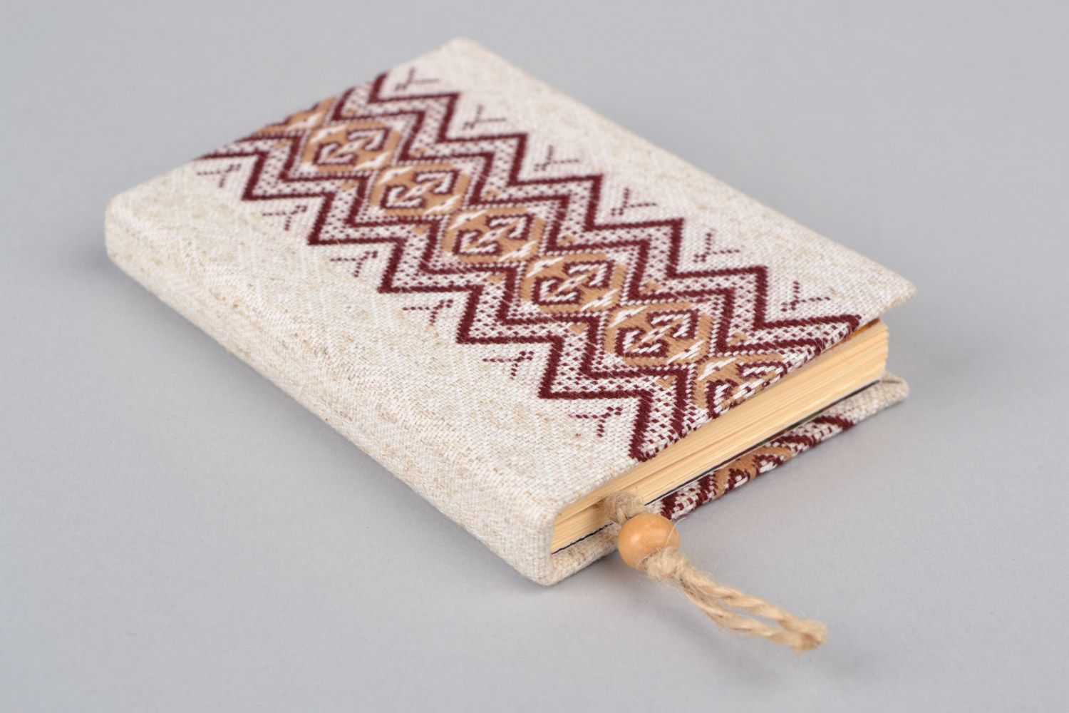 Handgemachter farbiger kleiner Notizblock aus Stoff mit ethnischem Ornament foto 3