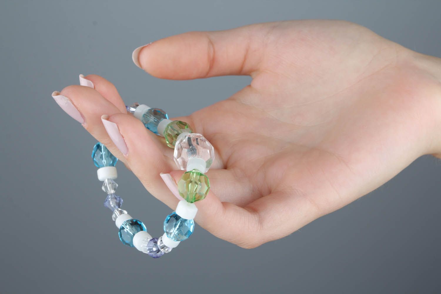 Bracelet en perles de verre et pierres naturelles photo 4