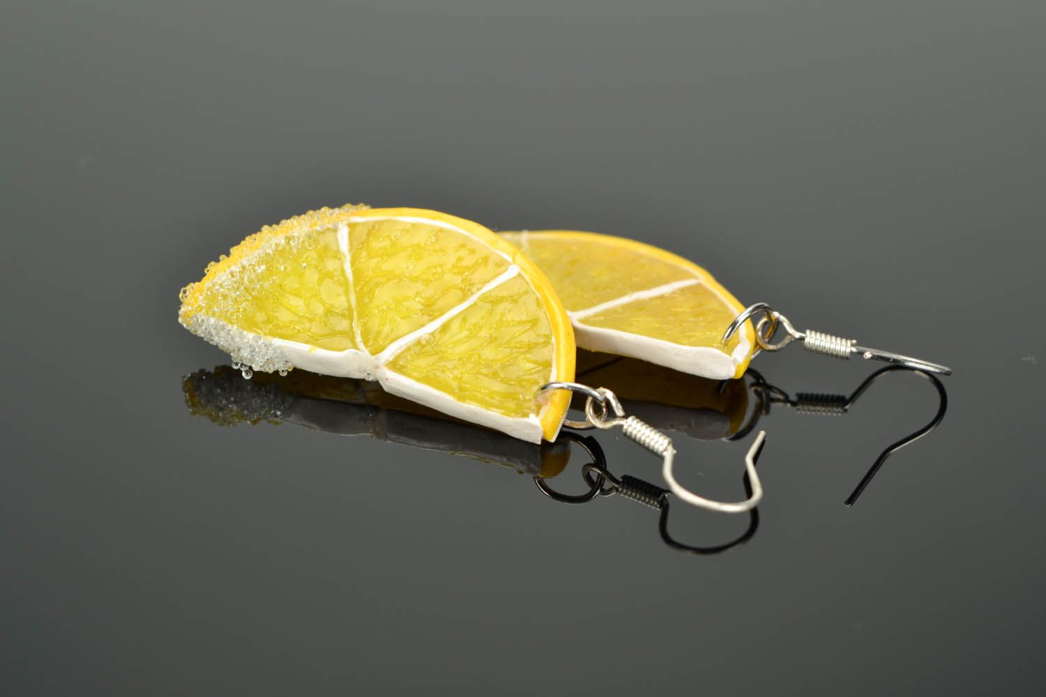 Brincos pingentes feitos de cerâmica plástica Fatias de limão foto 1