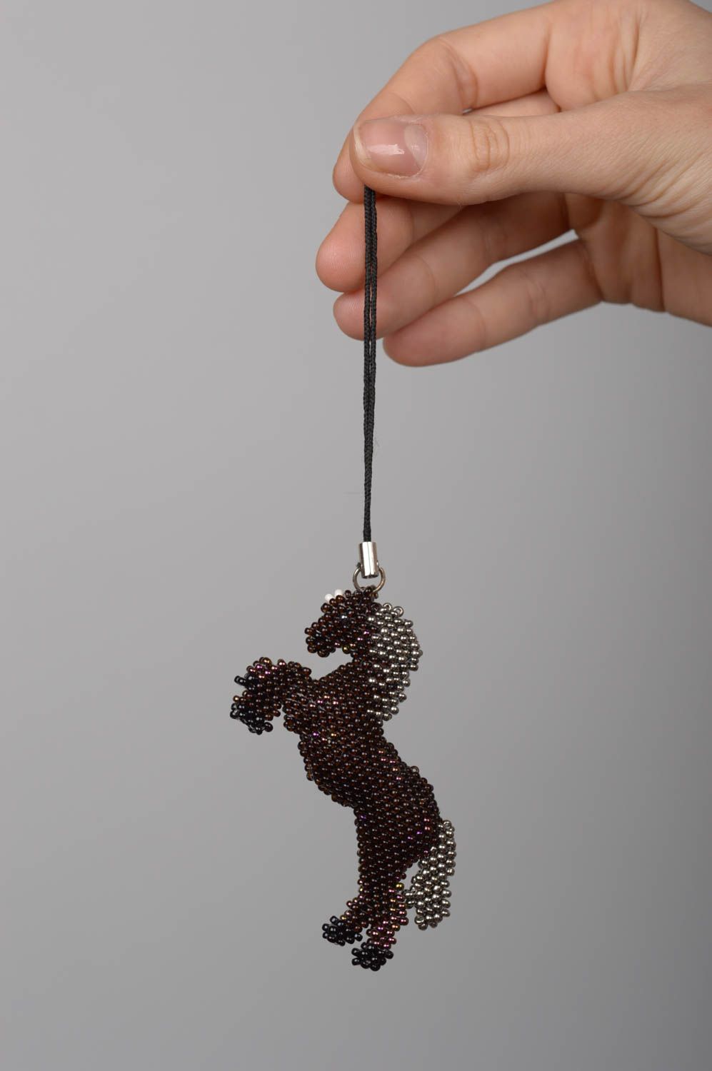 Llavero hecho a mano con forma de caballo accesorio para llaves regalo original foto 5