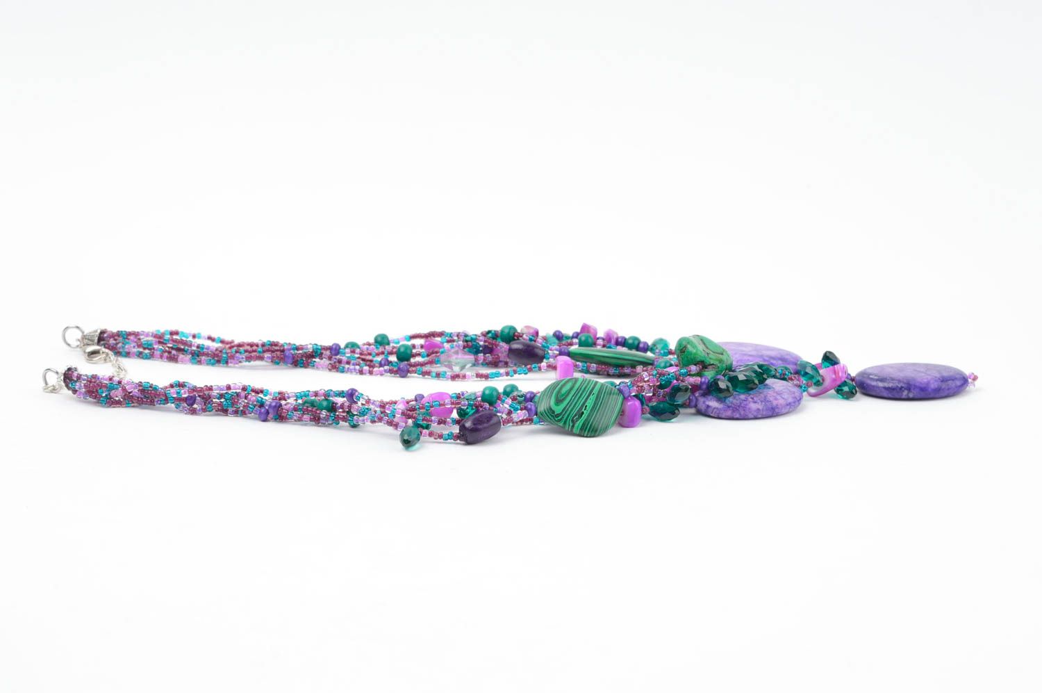 Украшение ручной работы ожерелье из бисера в камнями колье из бисера фиолетовое фото 2