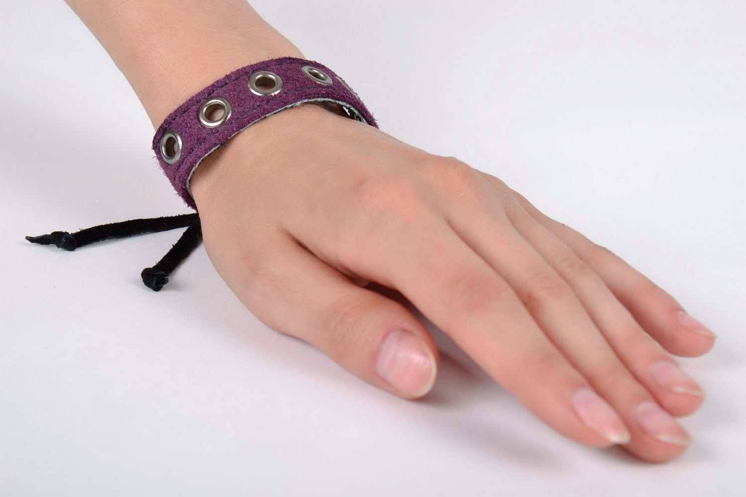Bracelet fait main violet en cuir  photo 5