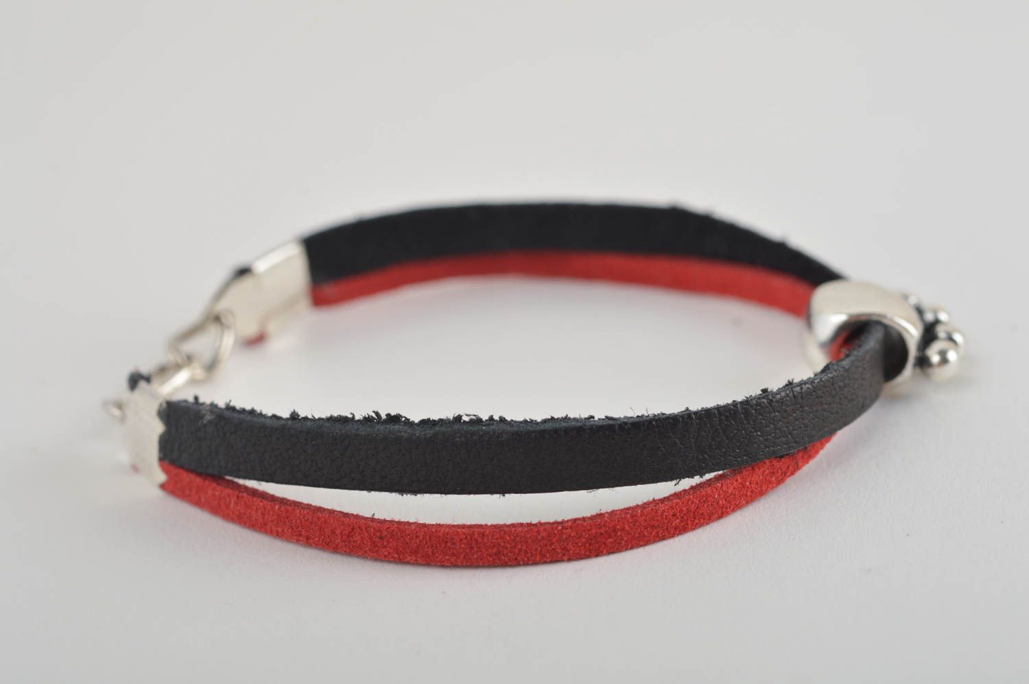 Leder Armband handgemacht Designer Schmuck Accessoire für Frauen schwarz rot foto 3
